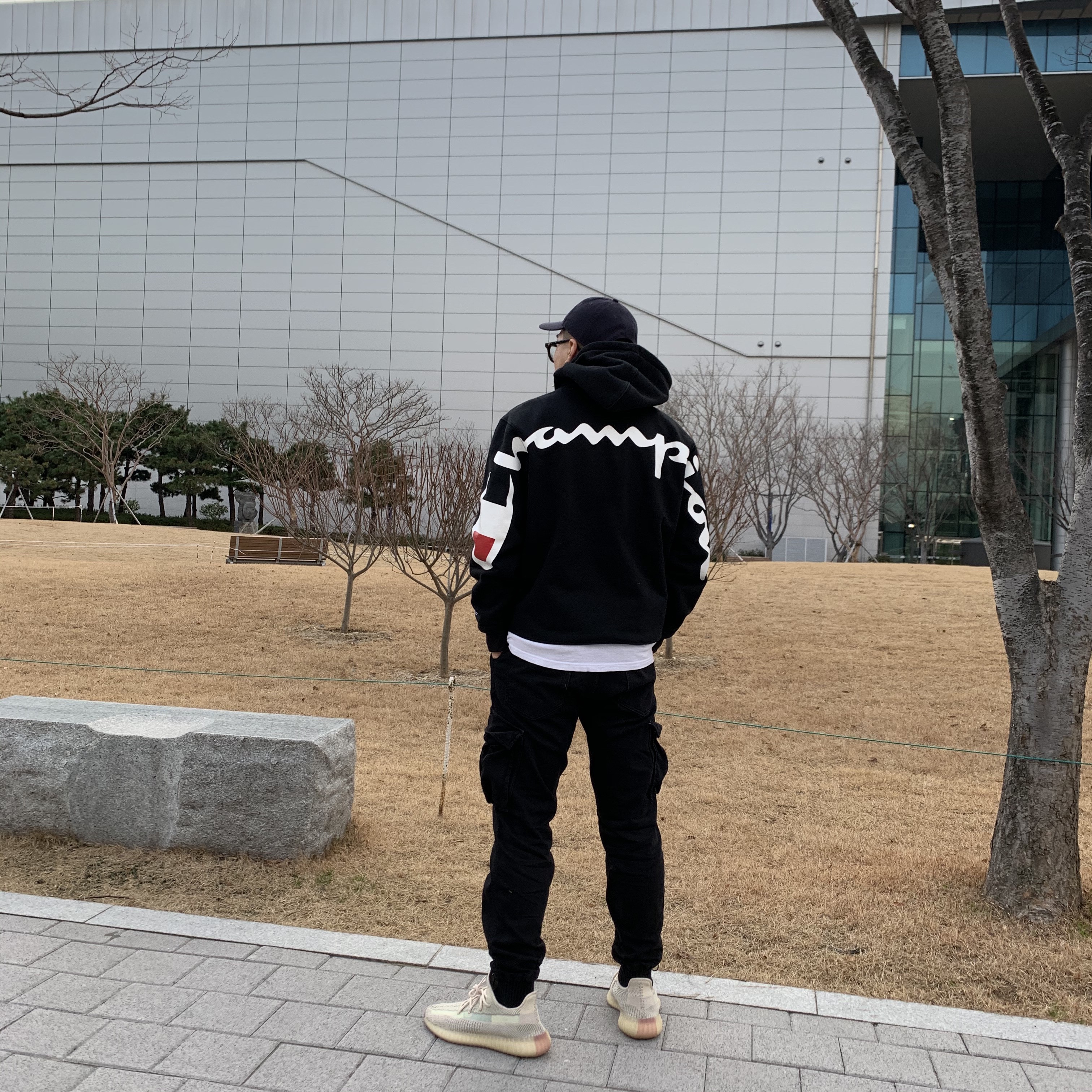Adidas Yeezy Boost 350 V2 Citrin - Non-Reflective, Supreme Champion Track Jacket Black - 18SS 착용 스타일 - 2