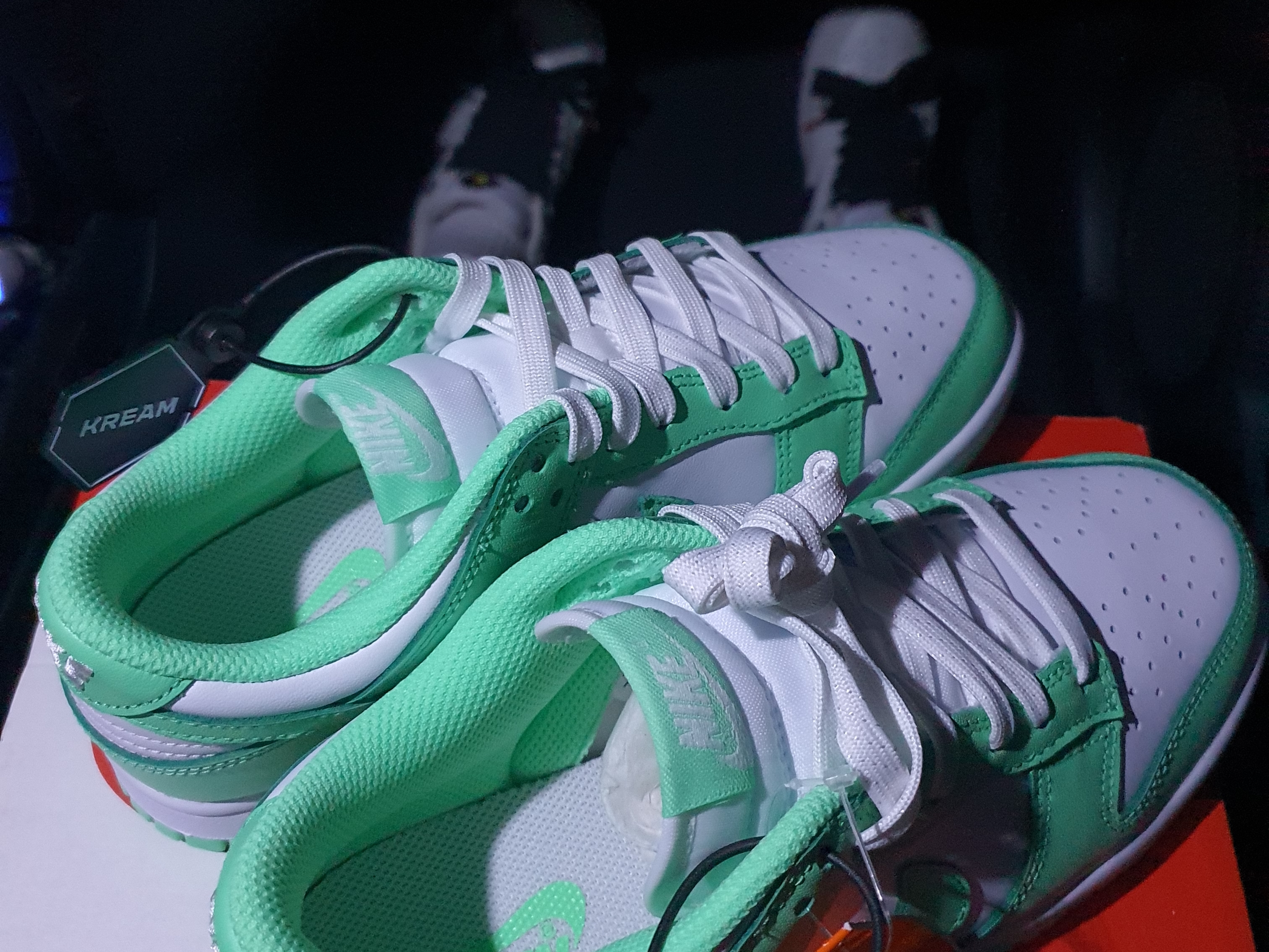 (W) Nike Dunk Low Green Glow 착용 스타일 - 5
