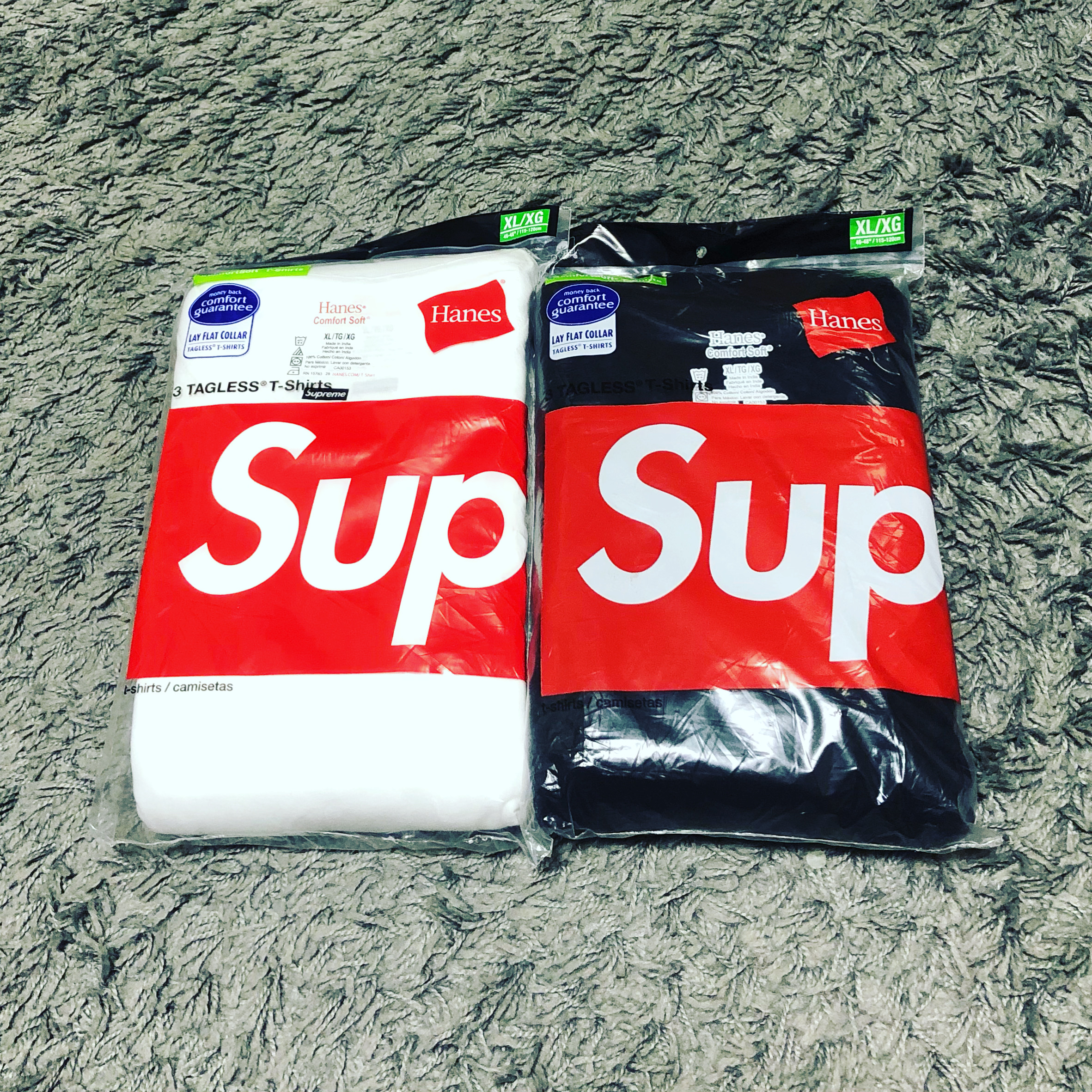 Supreme Hanes Tagless T-Shirt White (3 Pack), Supreme Hanes Tagless T-Shirts Black (3 Pack) 착용 스타일