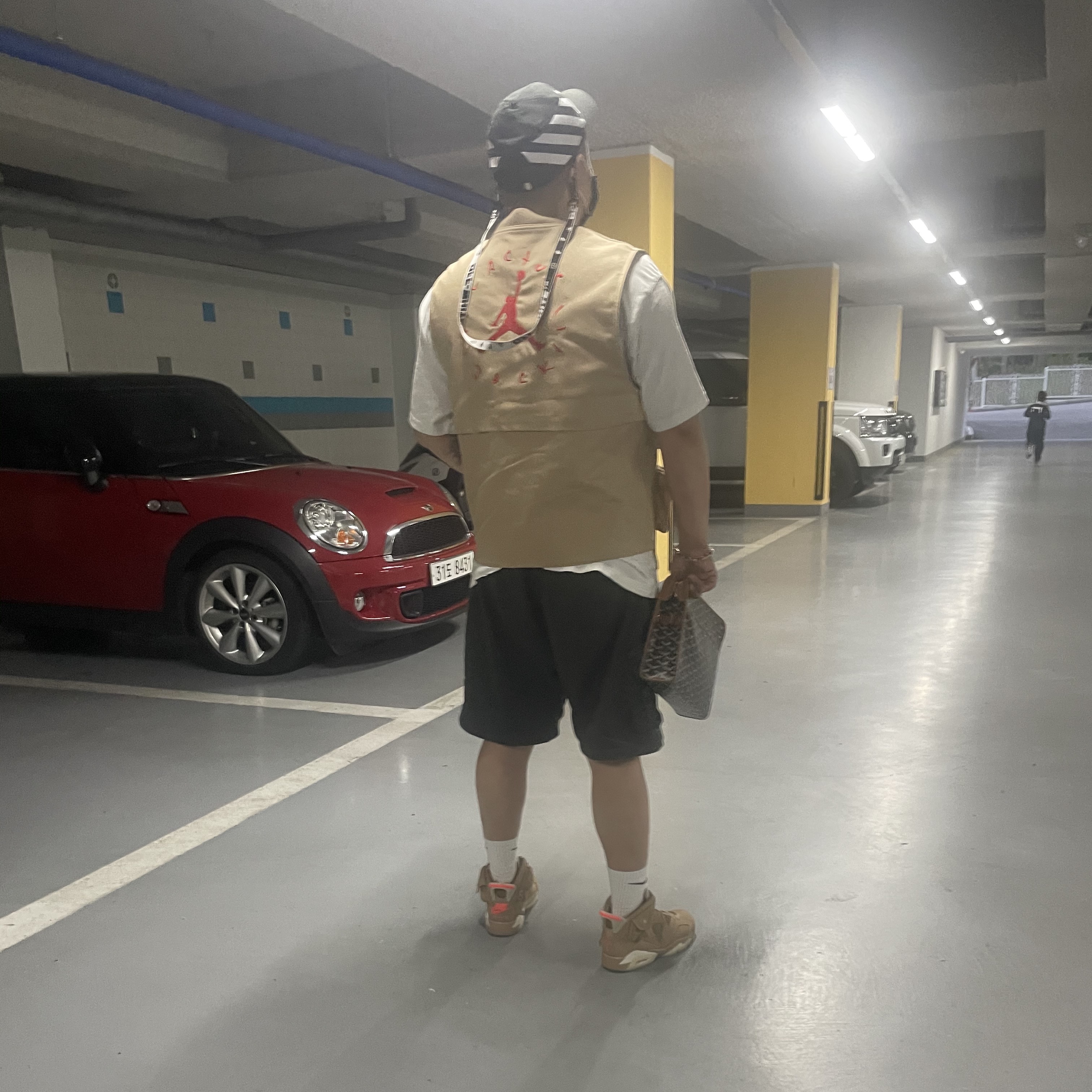 Jordan 6 x Travis Scott Retro SP British Khaki, Jordan x Travis Scott Utility Vest - Asia 착용 스타일 - 2
