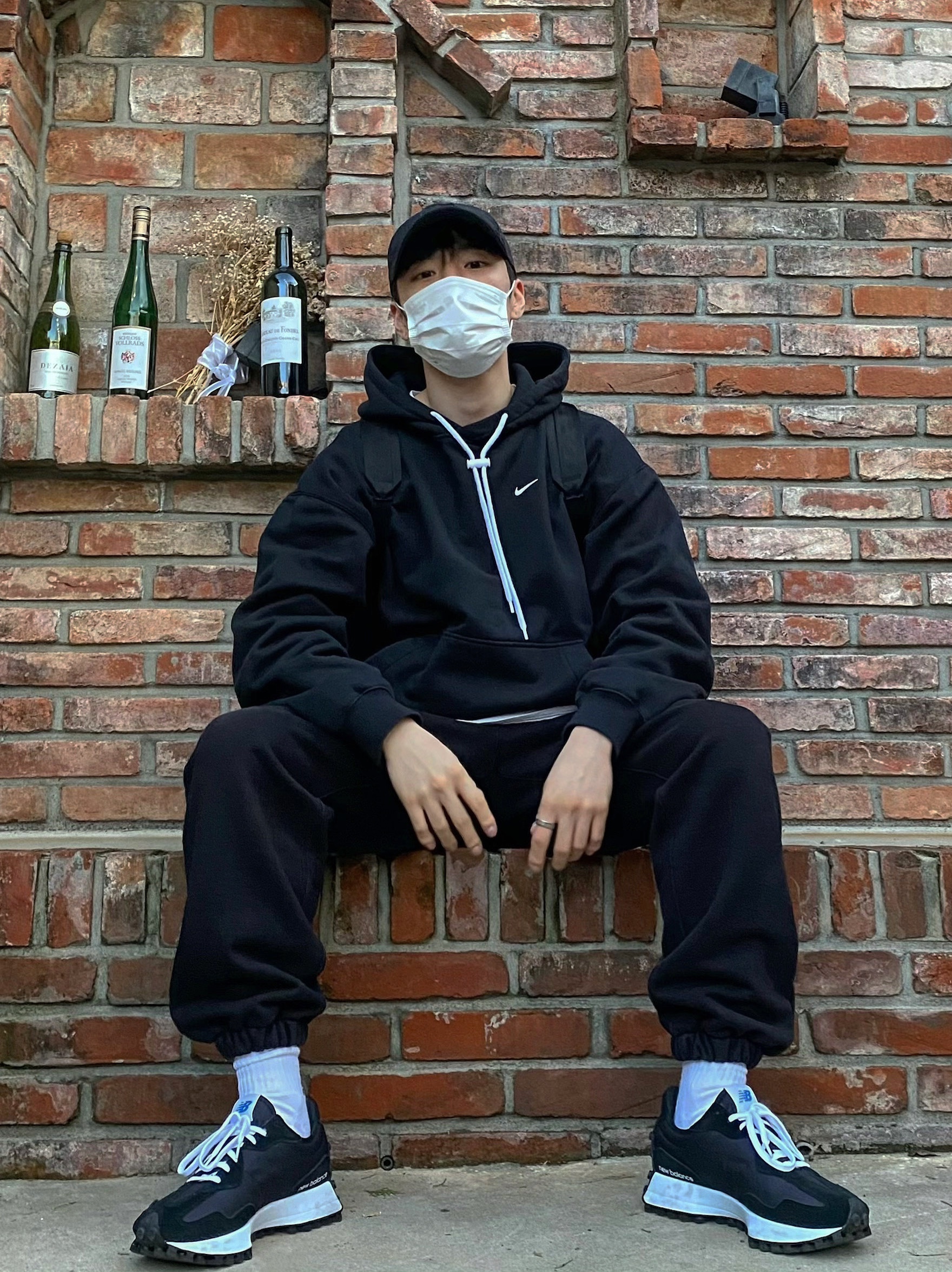 New Balance 327 Black, Nike M NRG Hoodie Black White 착용 스타일