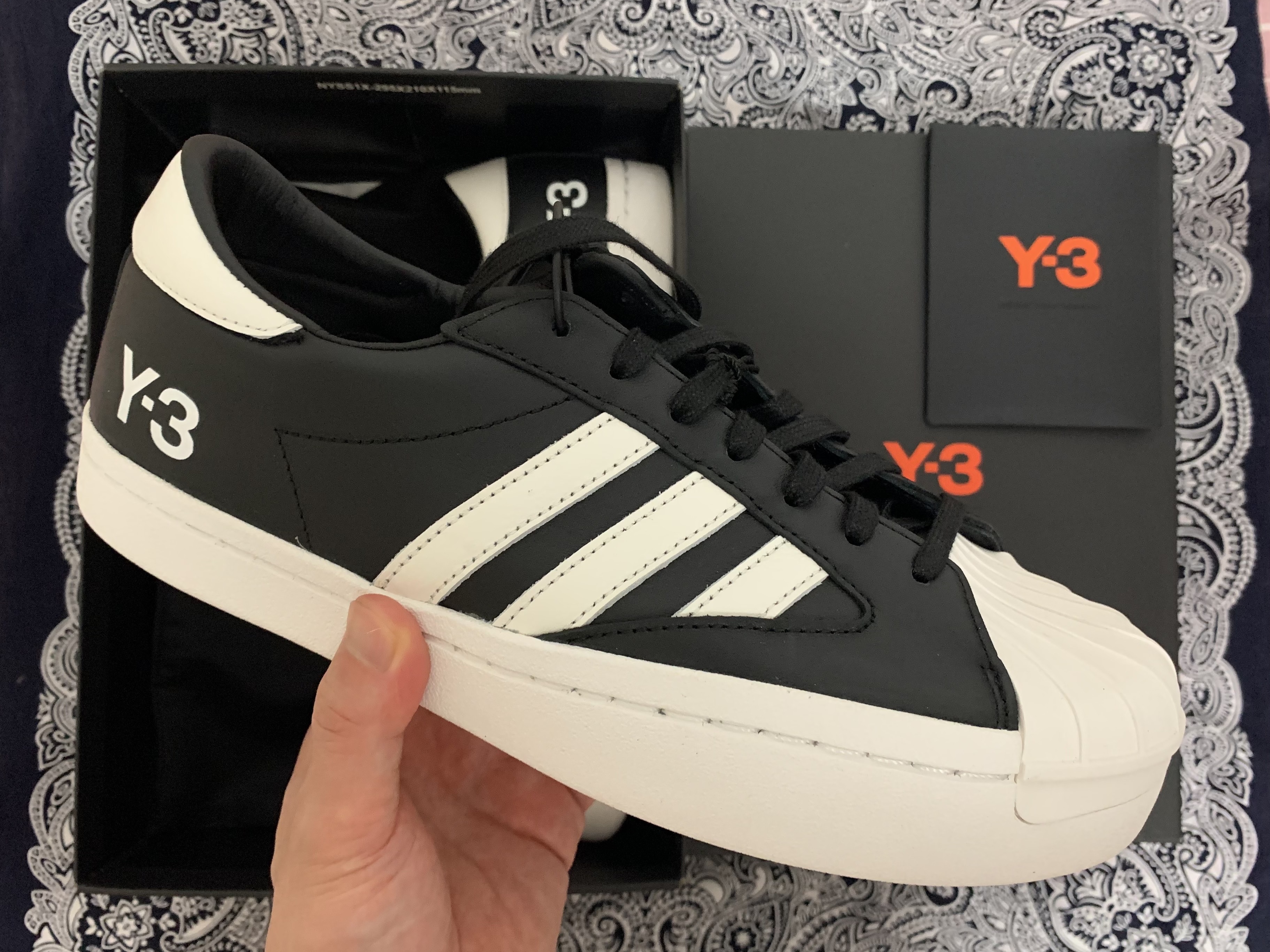 Y-3 Yohji Star Black White 착용 스타일
