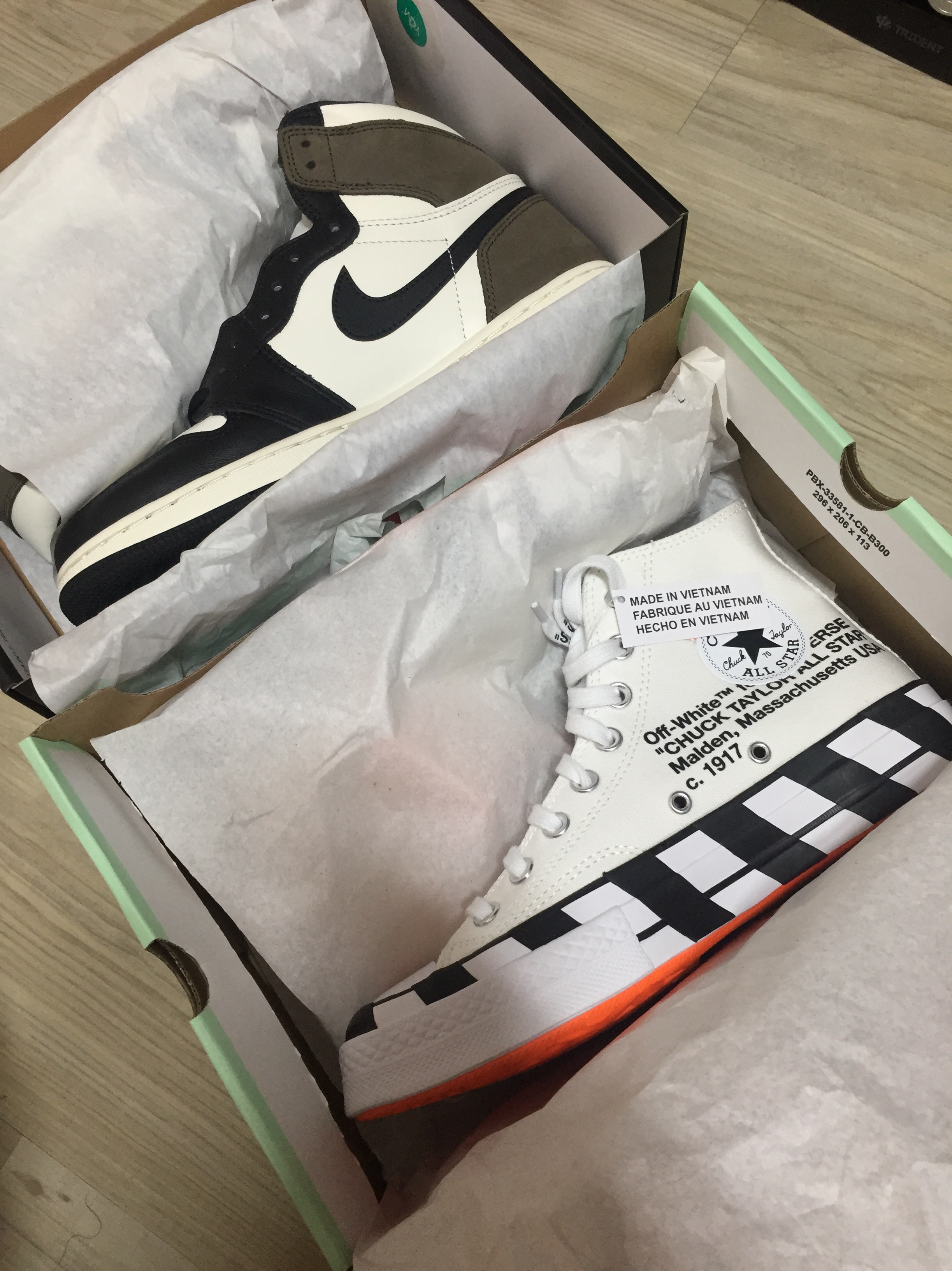 Jordan 1 Retro High OG Black Mocha, Converse x Off-White Chuck 70 High V2 2021 착용 스타일