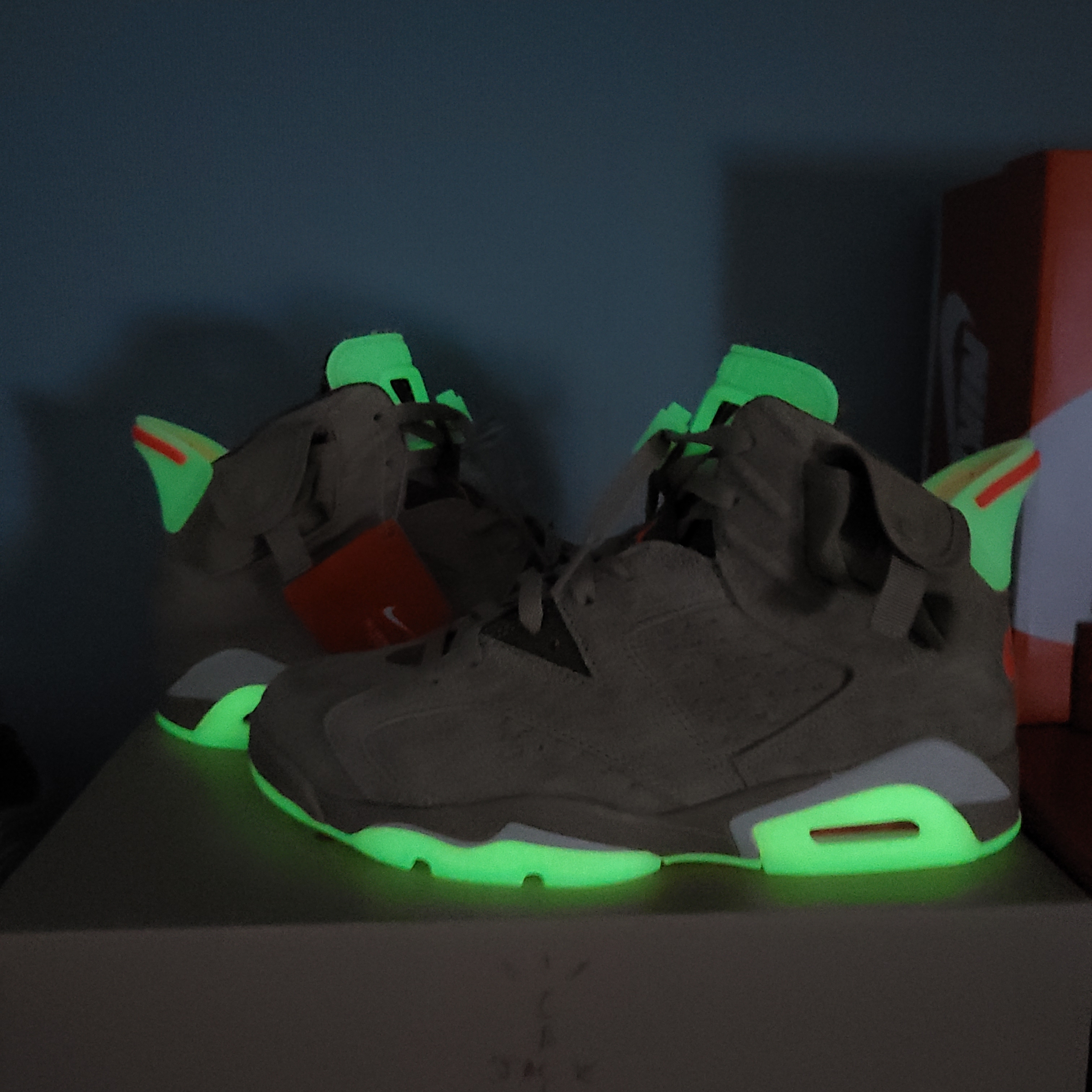 Jordan 6 x Travis Scott Retro SP British Khaki 착용 스타일