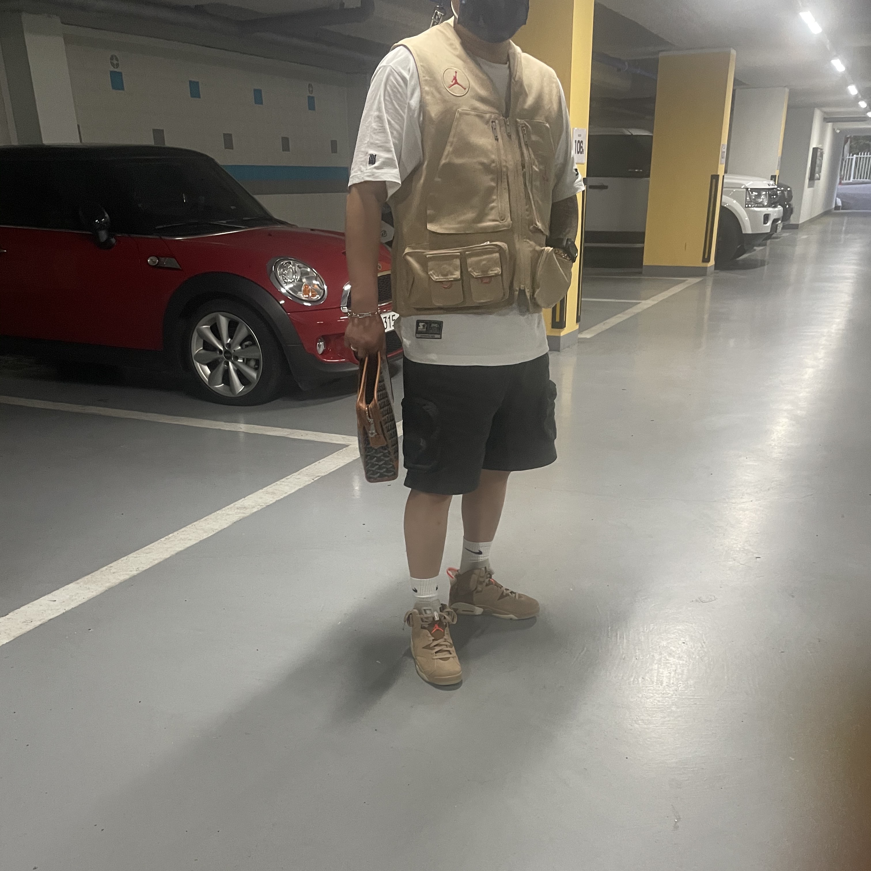 Jordan 6 x Travis Scott Retro SP British Khaki, Jordan x Travis Scott Utility Vest - Asia 착용 스타일 - 1