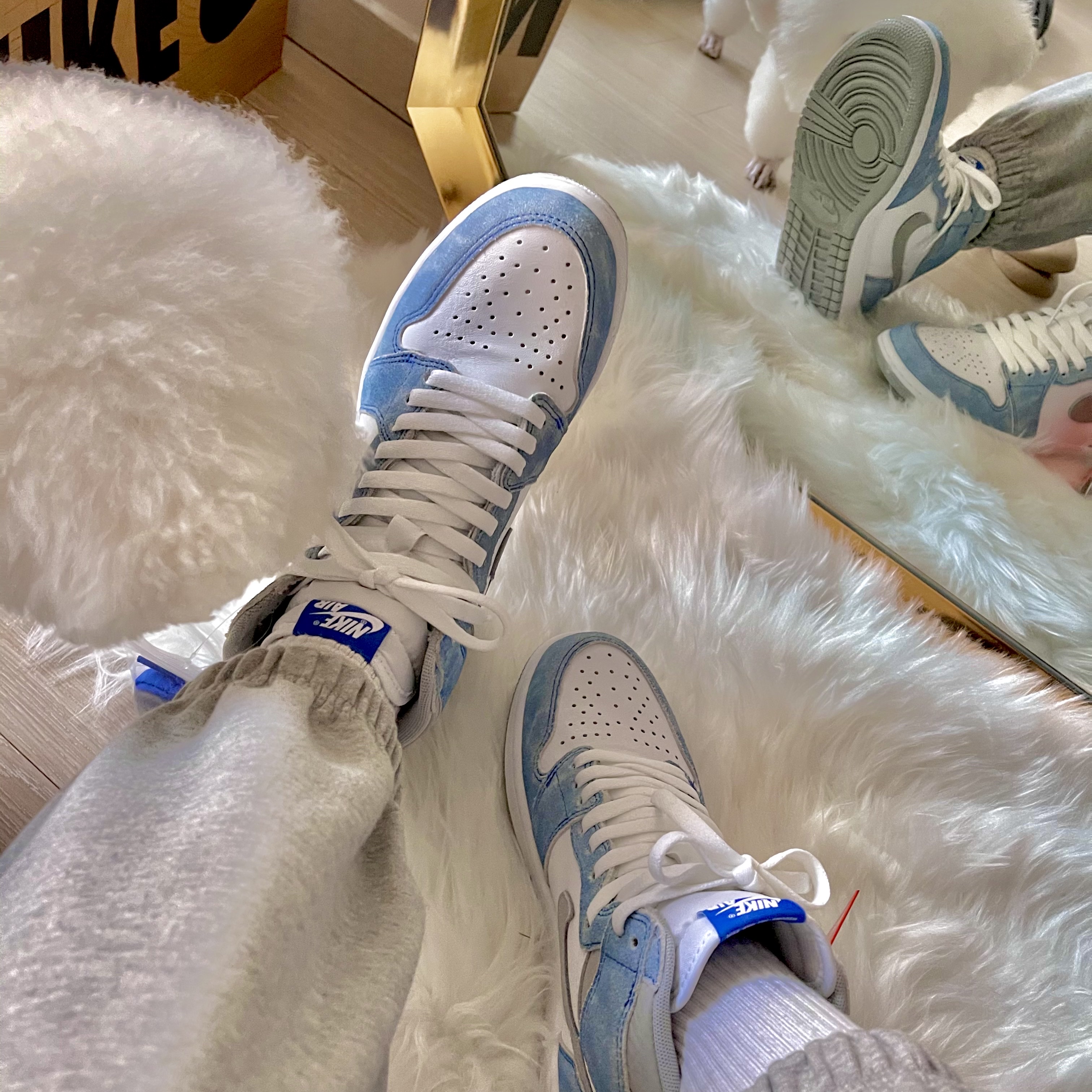 Jordan 1 Retro High OG Hyper Royal 착용 스타일 - 2