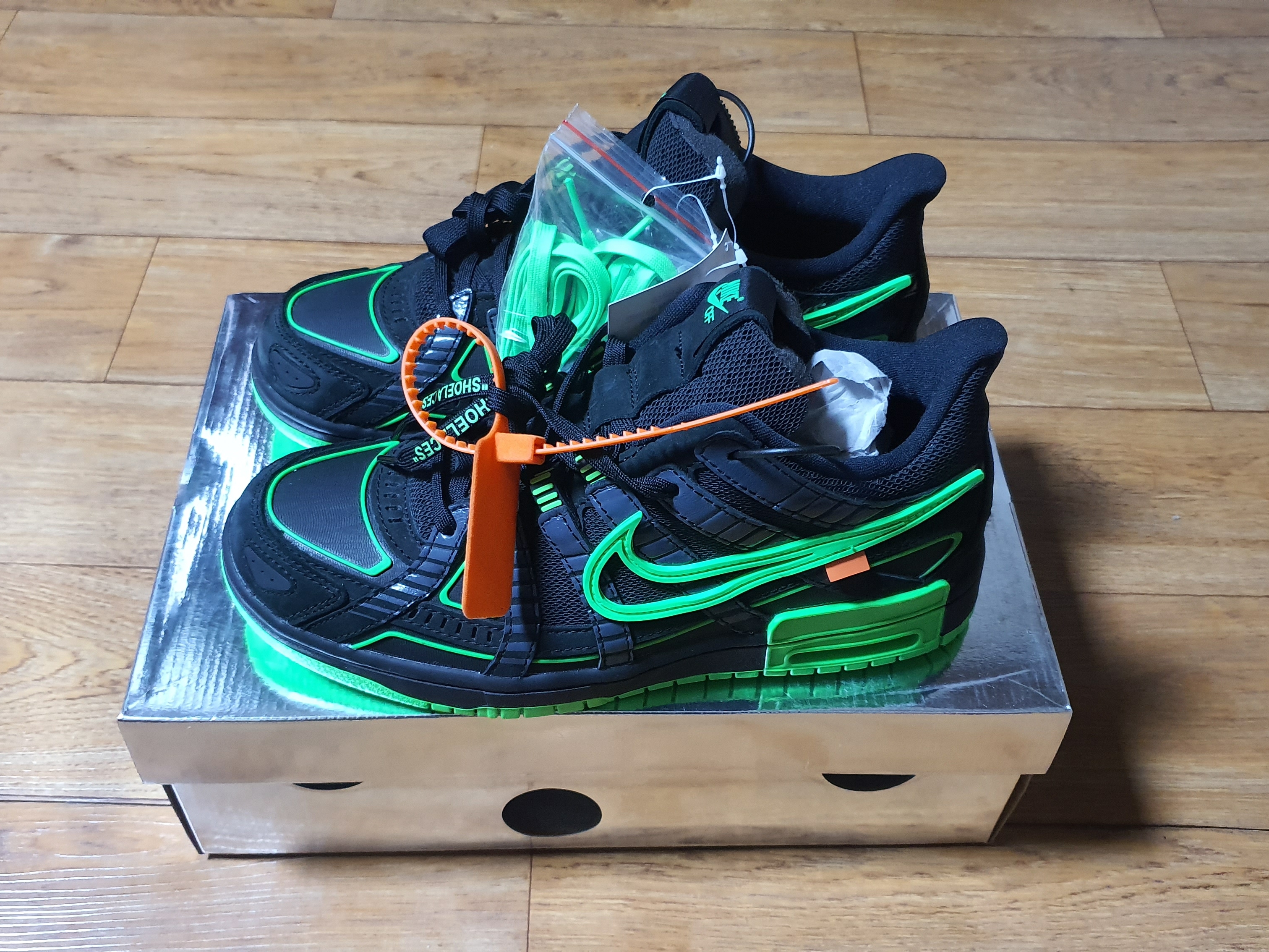 Nike x Off-White Air Rubber Dunk Green Strike 착용 스타일
