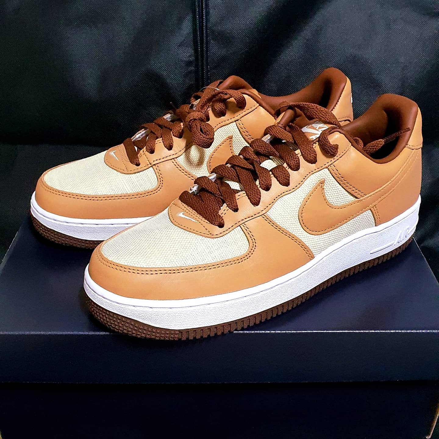 Nike Air Force 1 Low QS Acorn 2021 착용 스타일 - 1