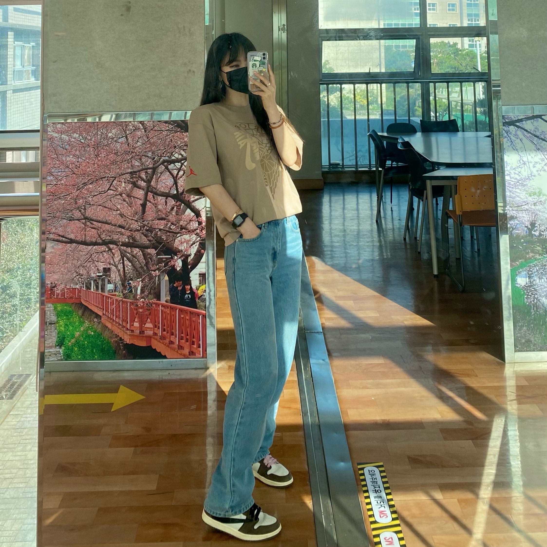 Jordan 1 x Travis Scott Retro High OG SP Mocha, Jordan x Travis Scott S/S Top - Asia 착용 스타일 - 2