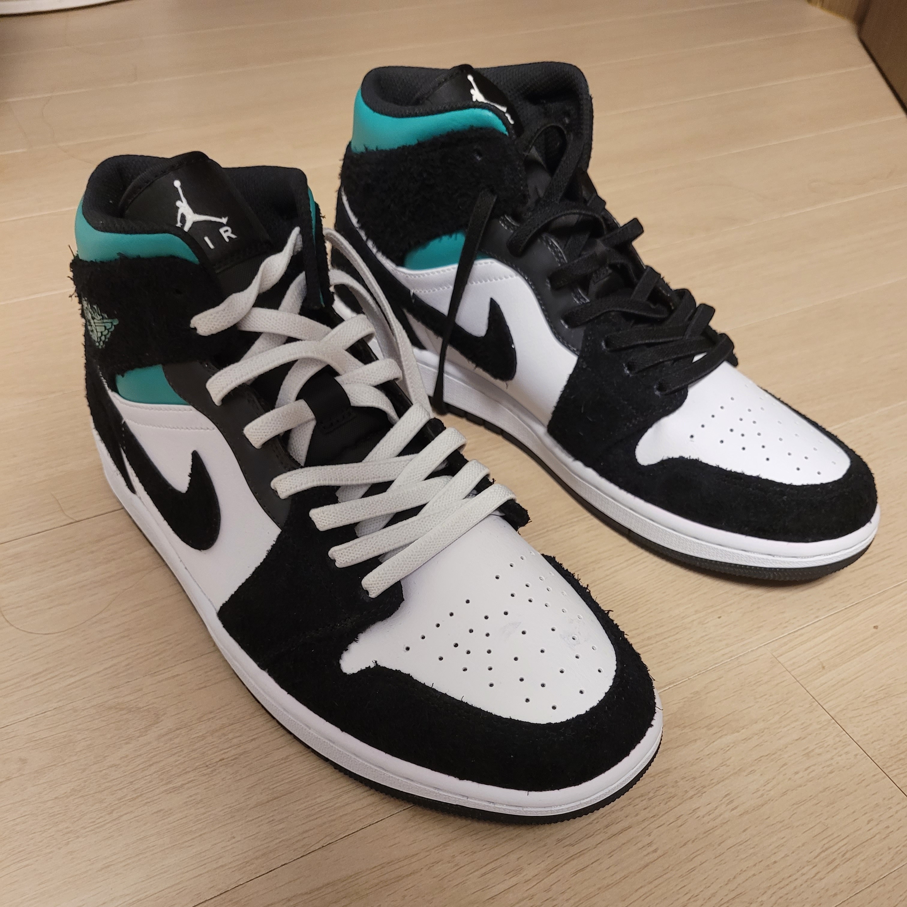Jordan 1 Mid SE South Beach 착용 스타일 - 3