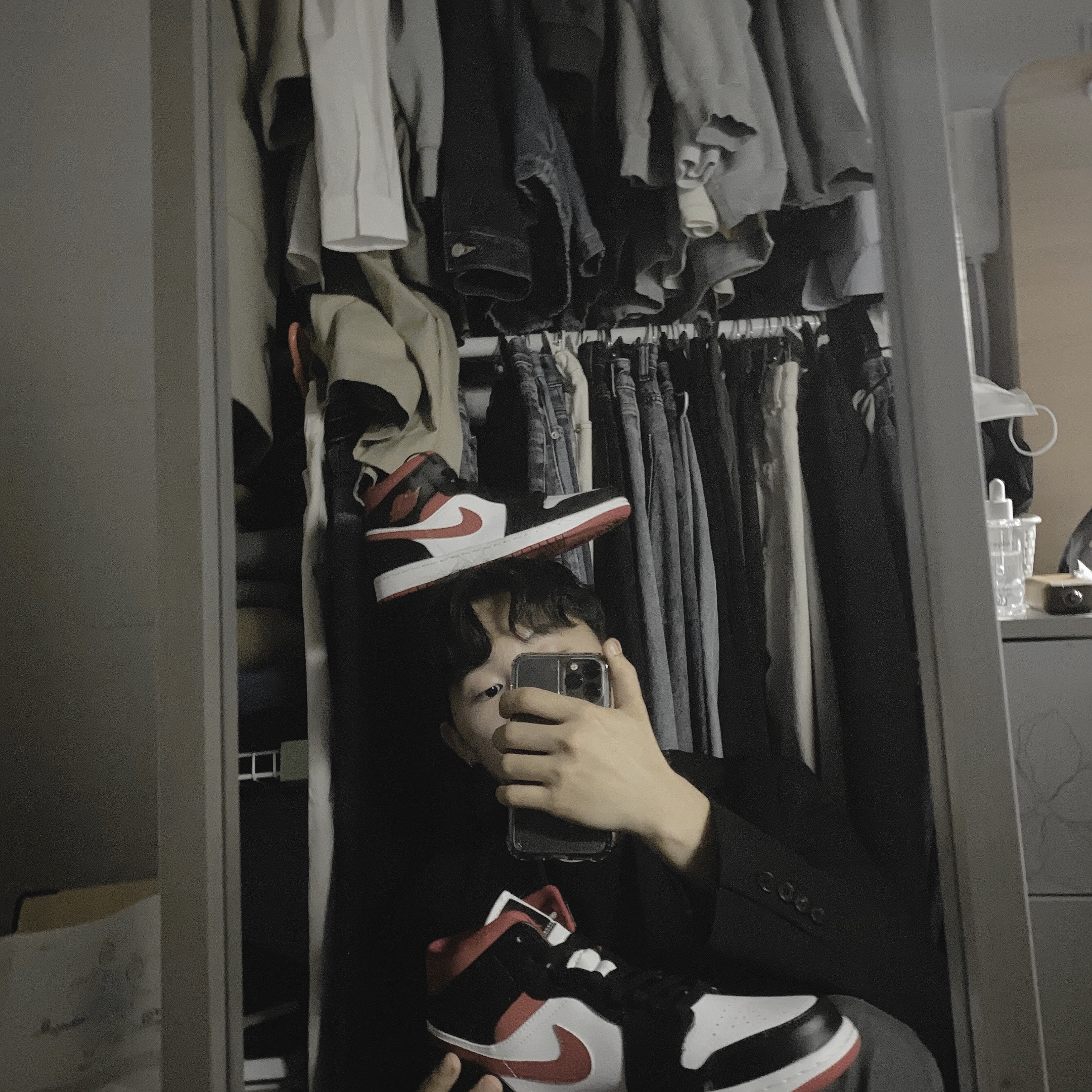 Jordan 1 Mid Gym Red Black White 착용 스타일