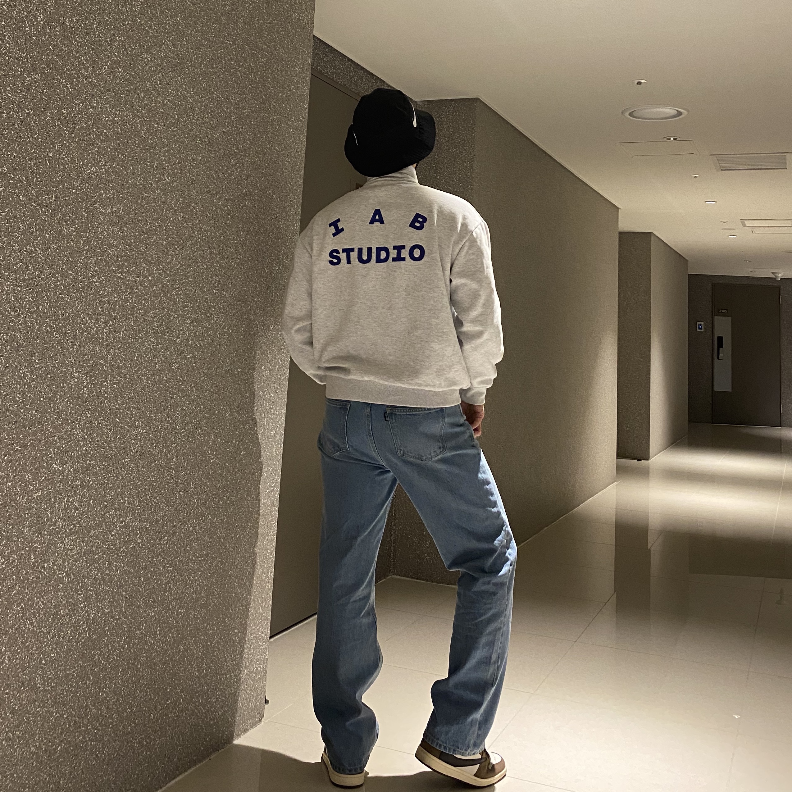 IAB Studio Half Zip Pullover Light Gray, Jordan 1 x Travis Scott Retro High OG SP Mocha 착용 스타일