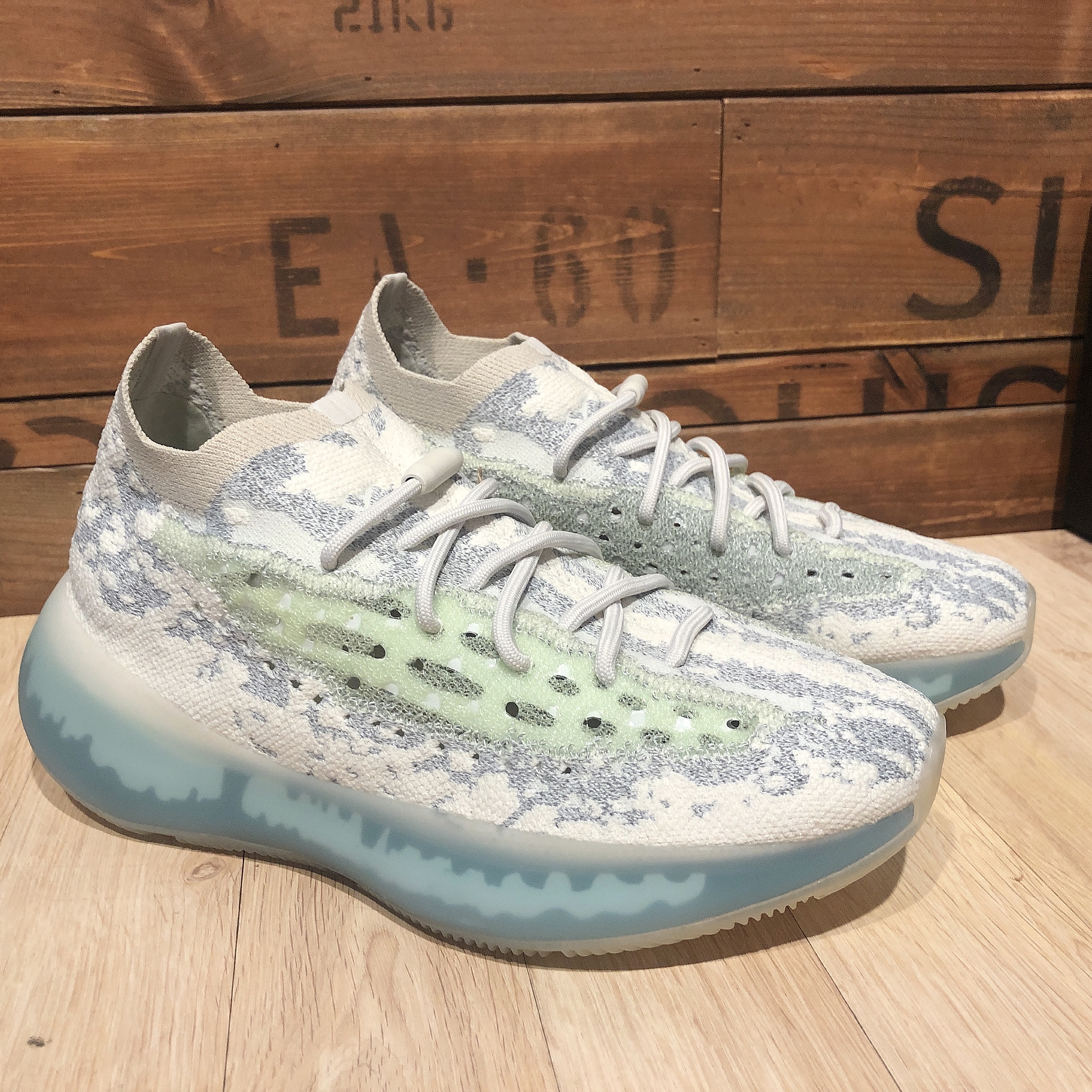Adidas Yeezy Boost 380 Alien Blue - Reflective 착용 스타일 - 2