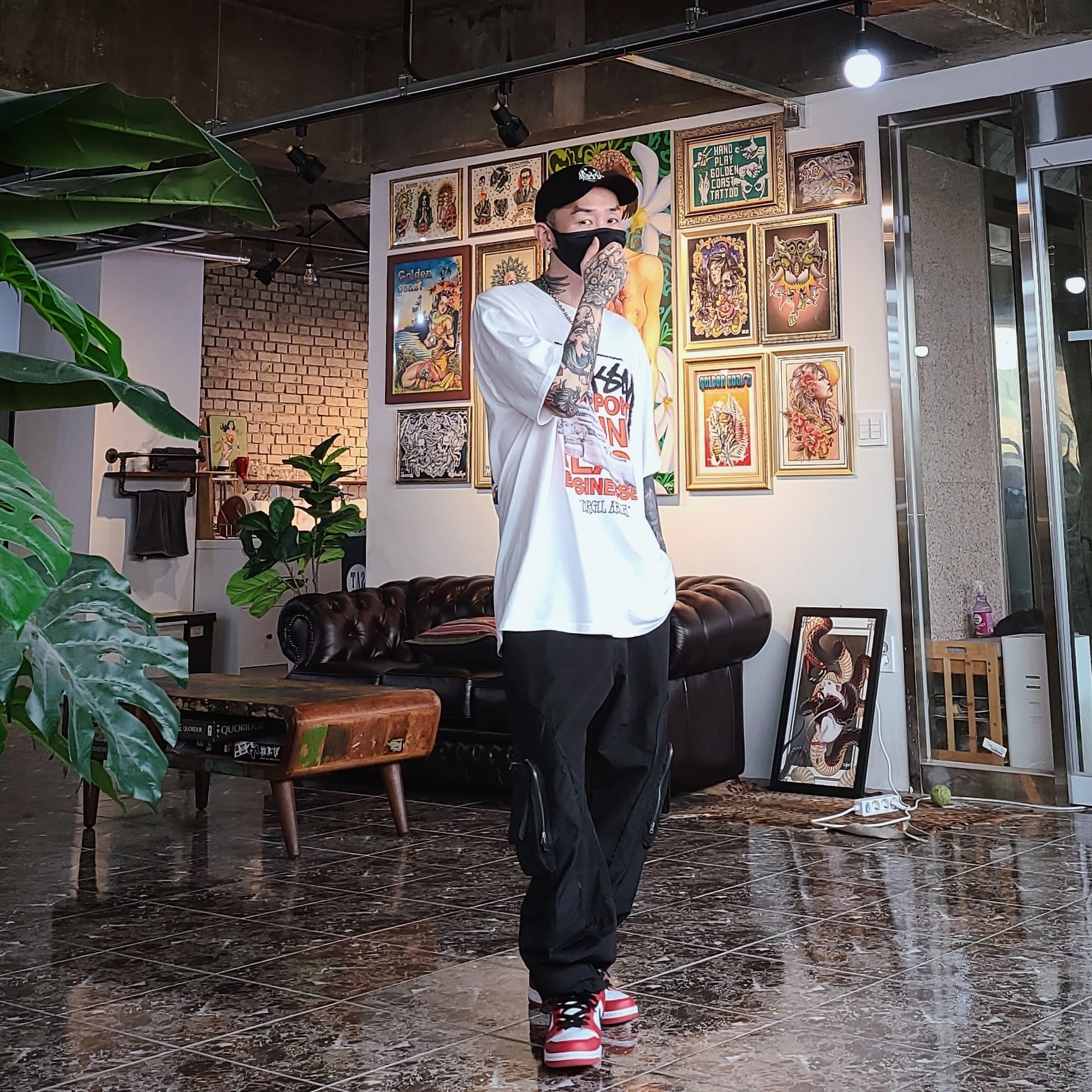 Stussy x Off-White 40 WT T-Shirt, Nike SB Dunk Low Pro Chicago 착용 스타일