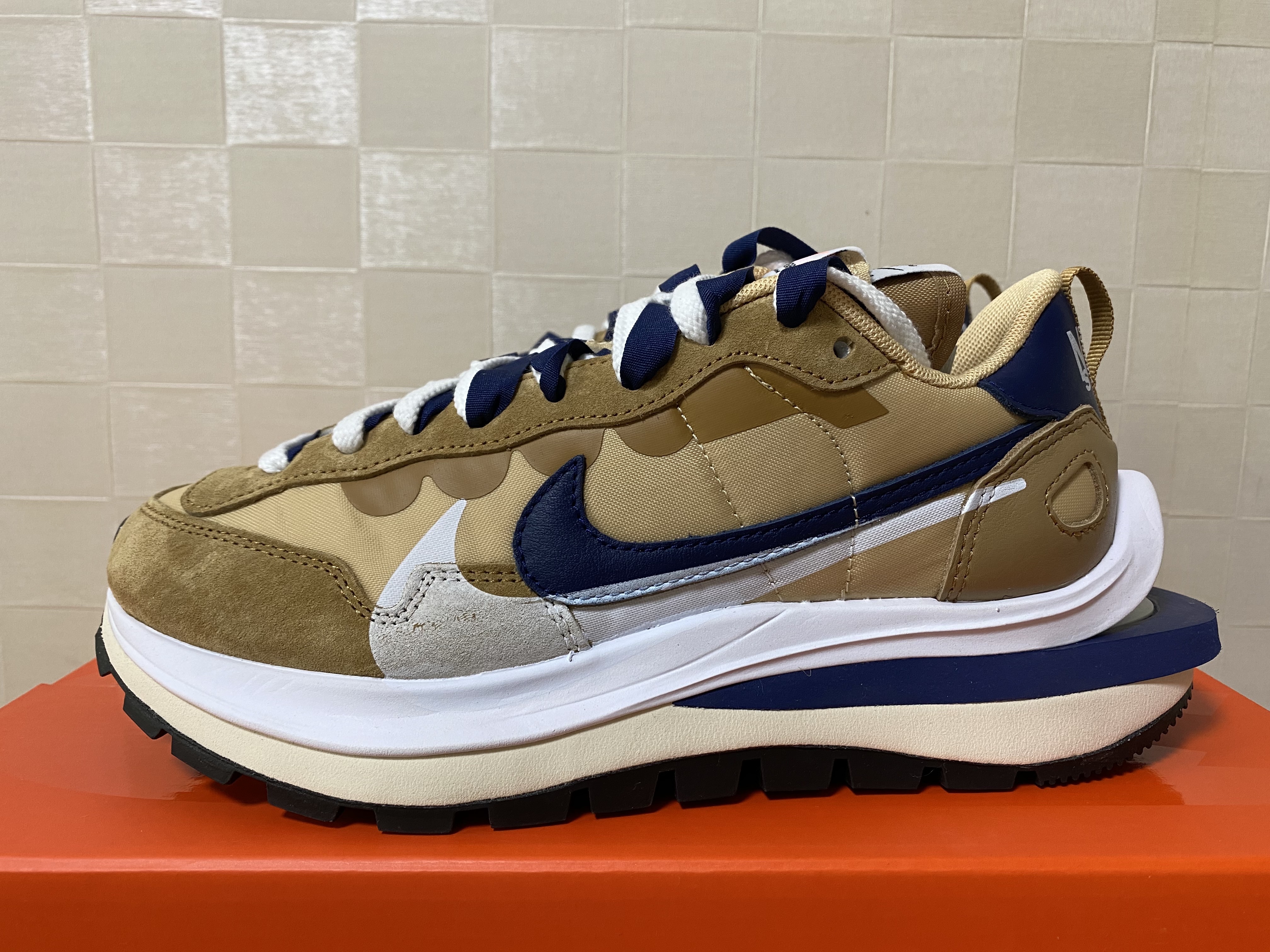 Nike x Sacai VaporWaffle Sesame and Blue Void 착용 스타일