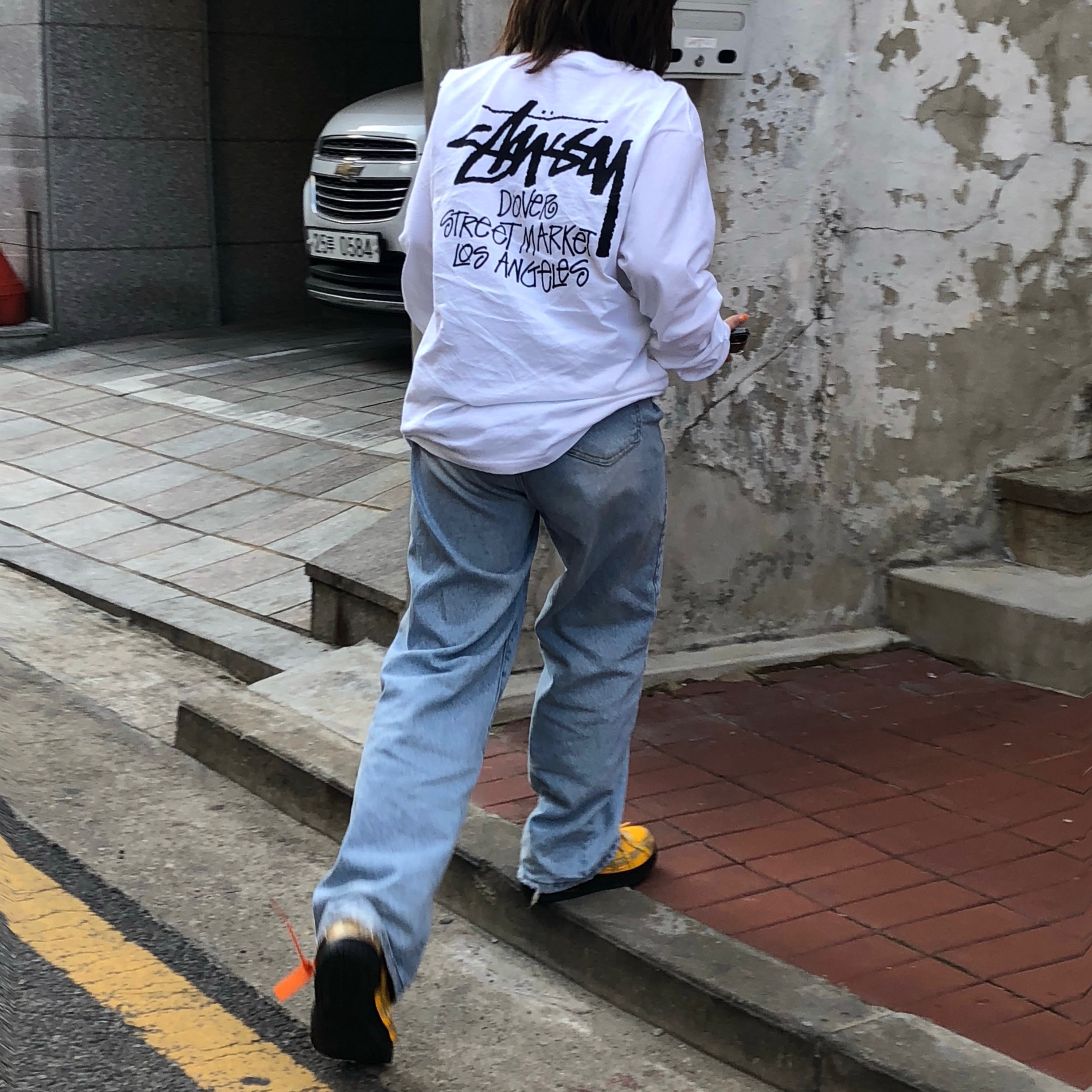 Nike x Off-White Air Rubber Dunk University Gold, Stussy Stock DSM Los Angeles LS T-Shirt White 2021 착용 스타일 - 1