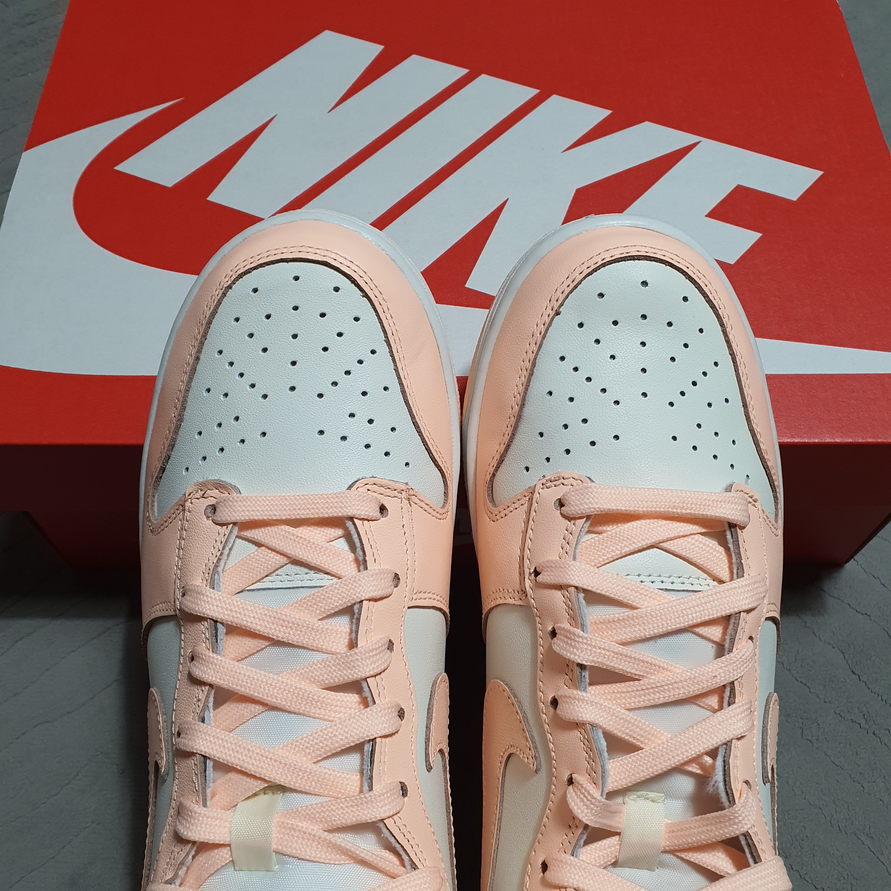 (W) Nike Dunk High Crimson Tint 착용 스타일 - 4