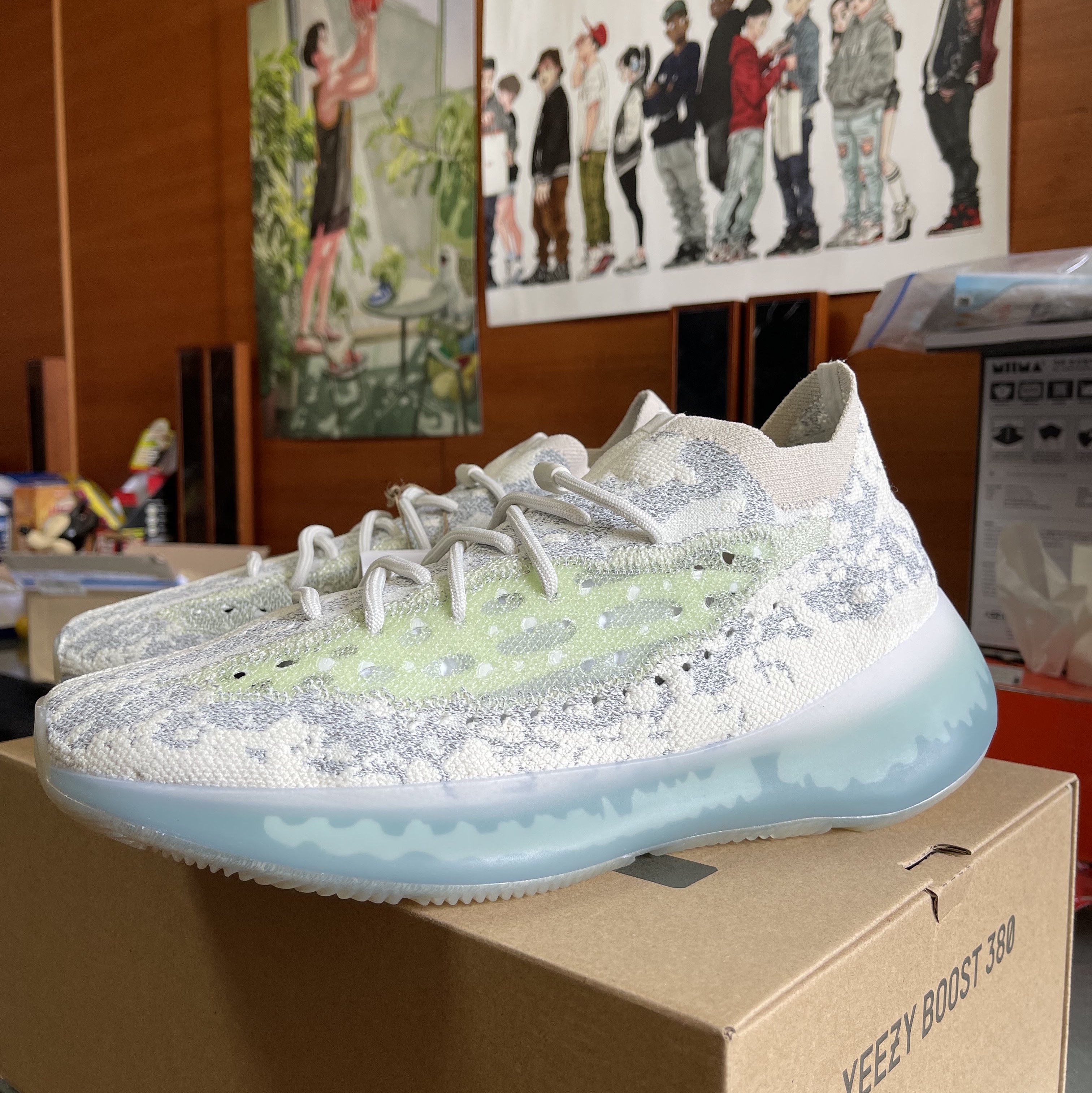 Adidas Yeezy Boost 380 Alien Blue - Reflective 착용 스타일