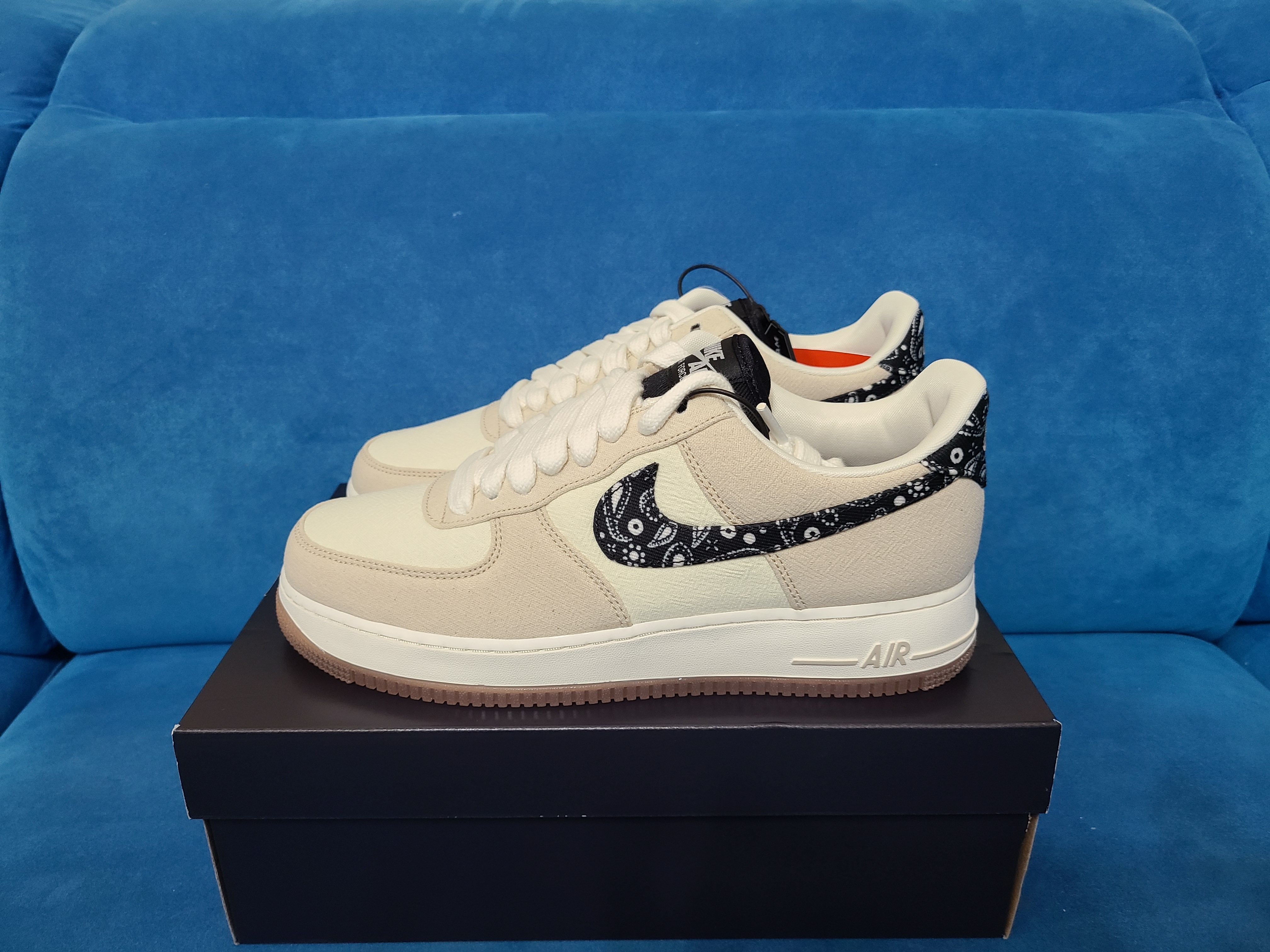 Nike Air Force 1 '07 LV8 Paisley Swoosh 착용 스타일 - 1
