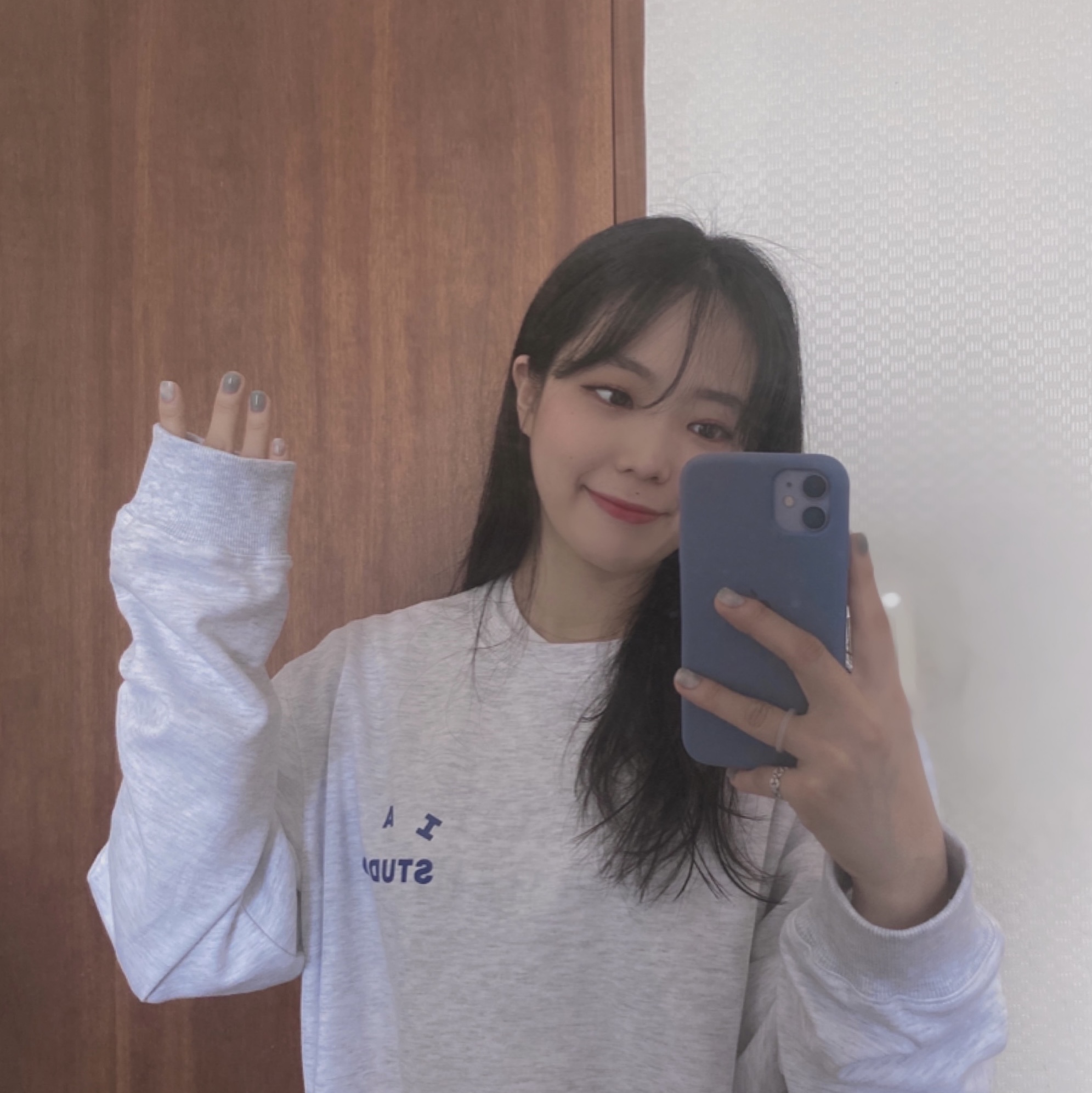 IAB Studio Long Sleeve Light Gray 착용 스타일