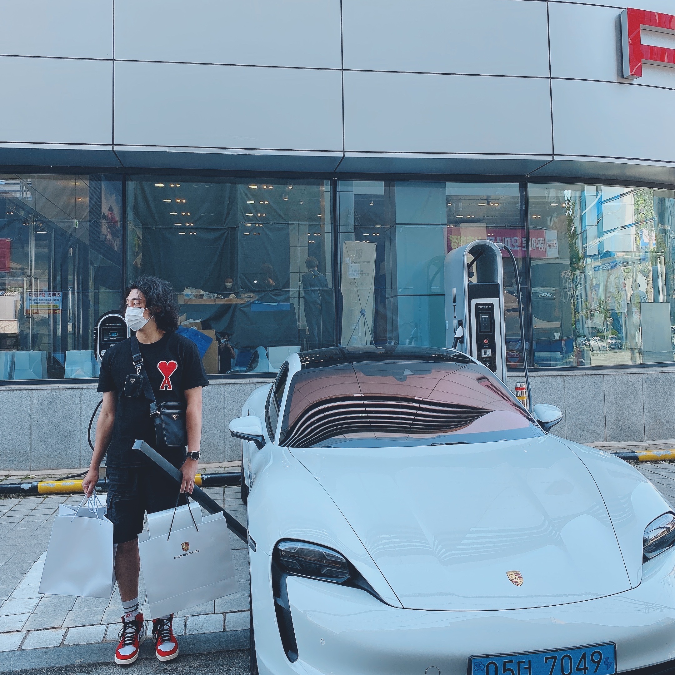 Jordan 1 KO Chicago 2021, AMI de Coeur T-Shirt Black 착용 스타일