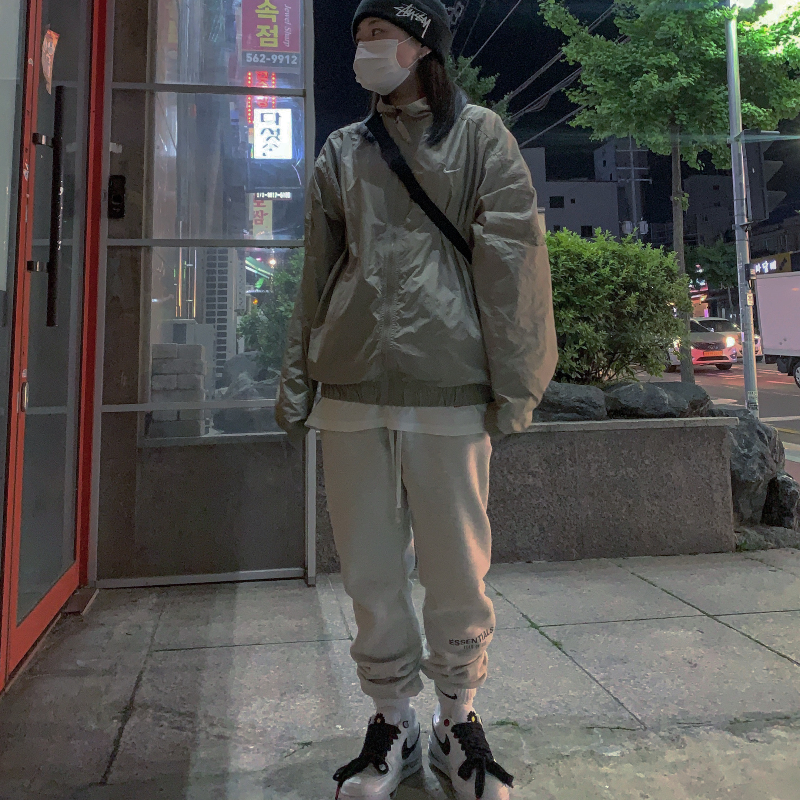 Nike M NRG Track Jacket Khaki, Essentials Sweatpants Oatmeal/Oatmeal Heather/Light Heather Oatmeal 2020 착용 스타일