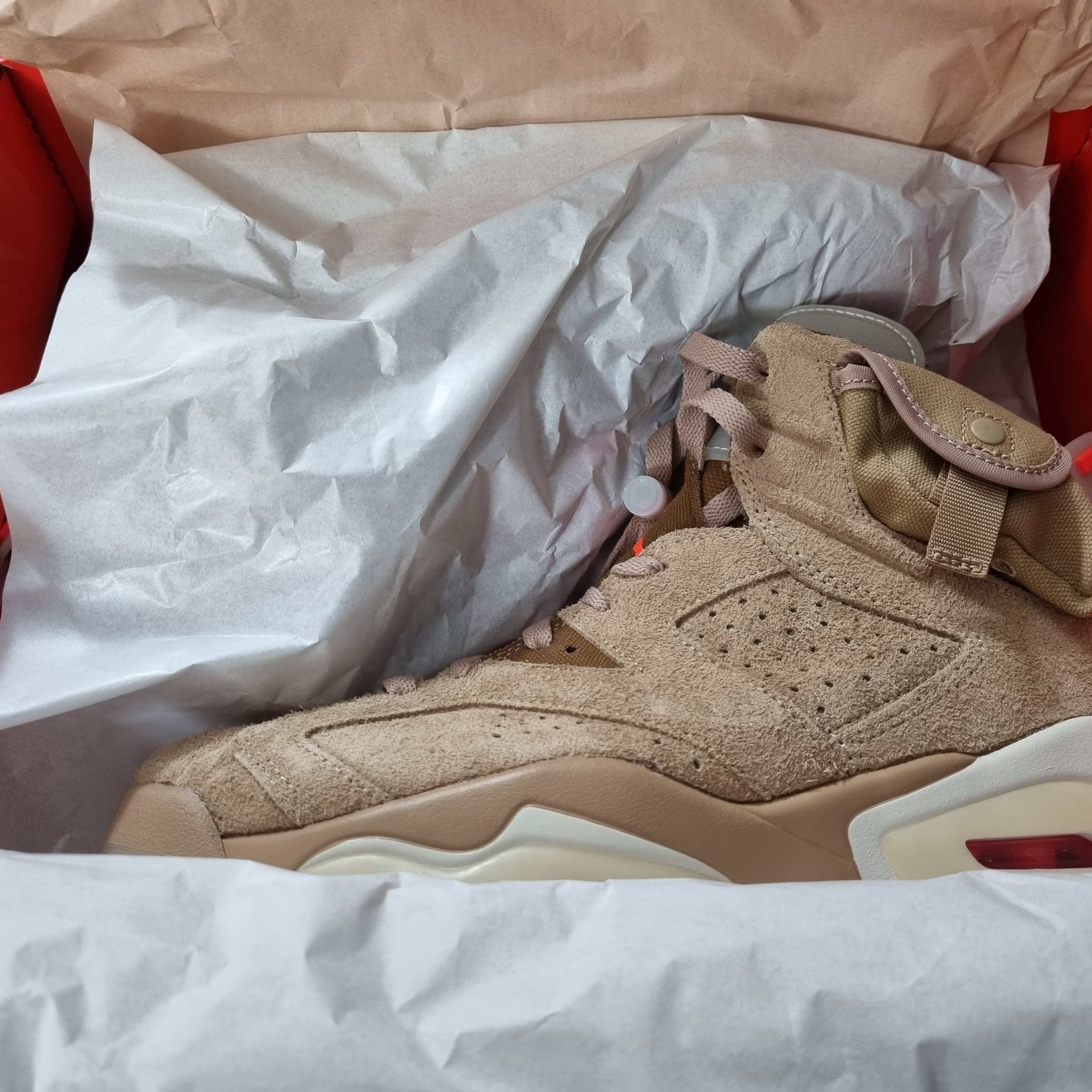 Jordan 6 x Travis Scott Retro SP British Khaki 착용 스타일 - 2