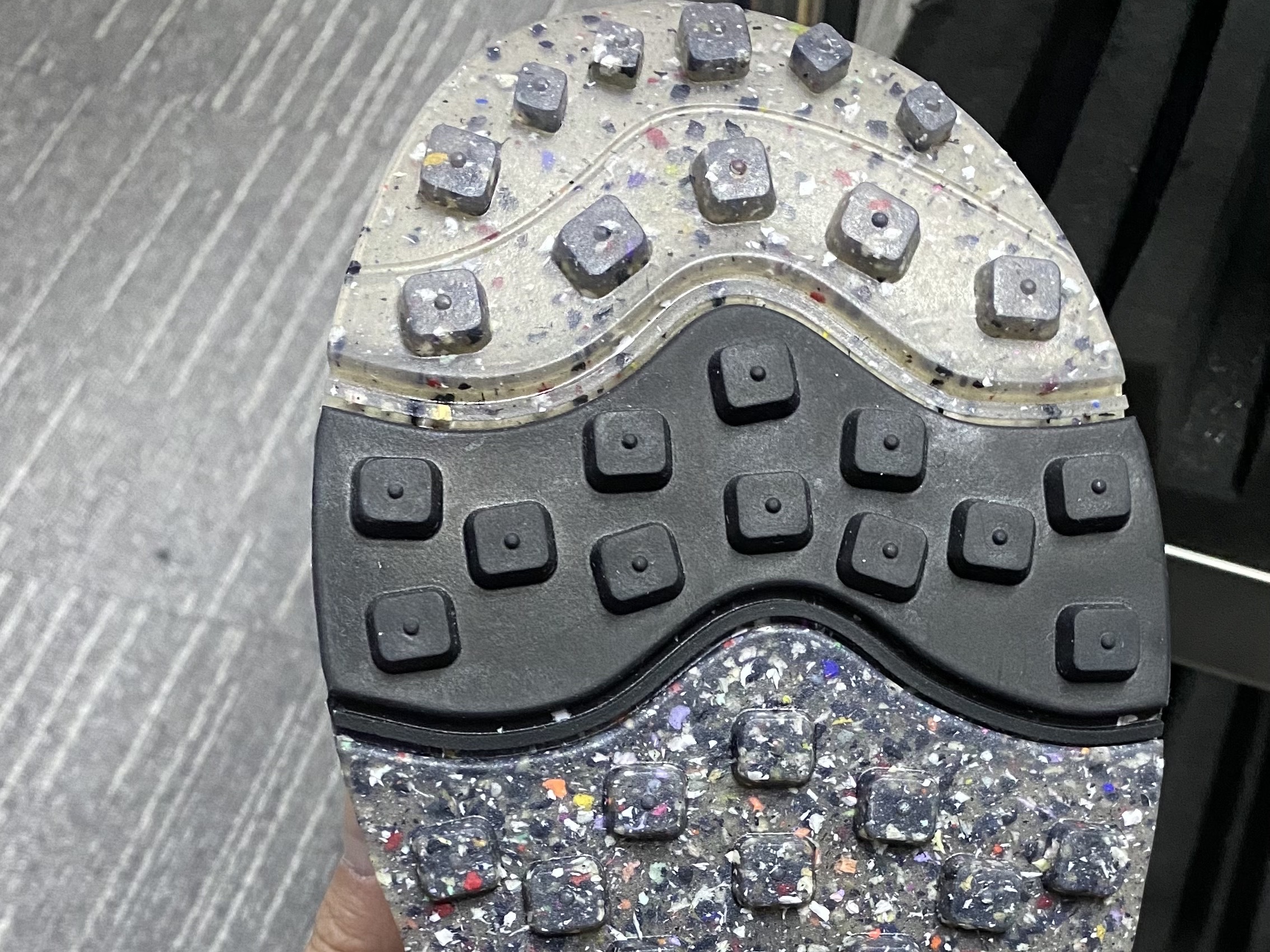 (W) Nike Air Max Furyosa Silver and Black 착용 스타일 - 3
