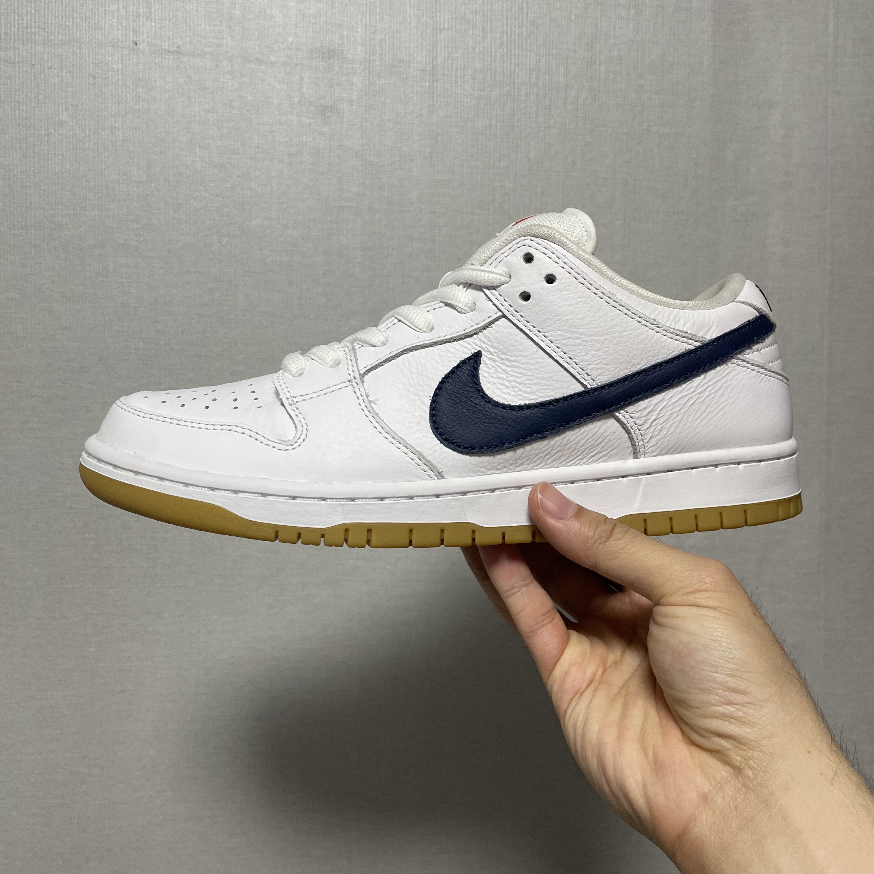 Nike SB Dunk Low Pro ISO Orange Label White Navy 착용 스타일 - 1