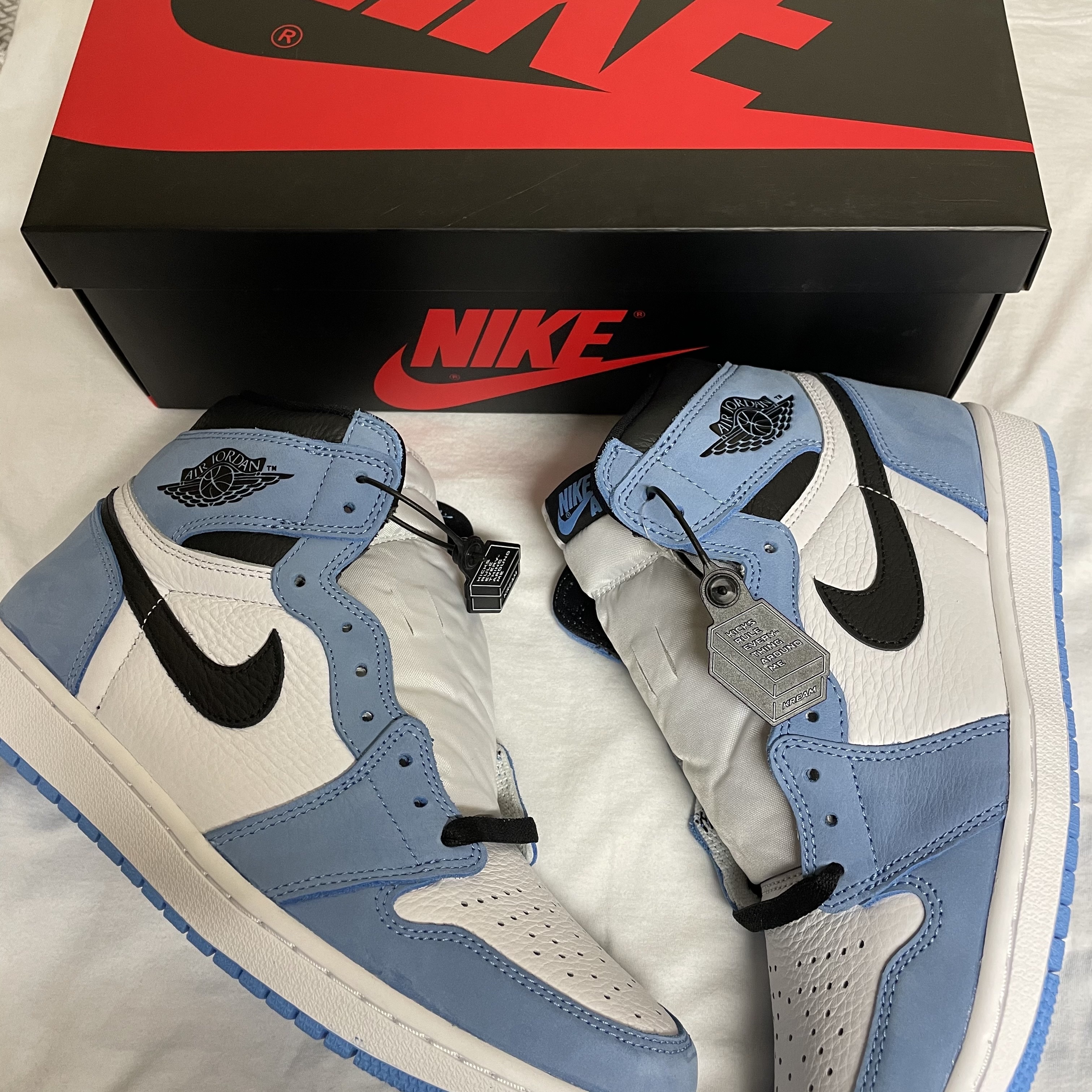 Jordan 1 Retro High OG University Blue 착용 스타일