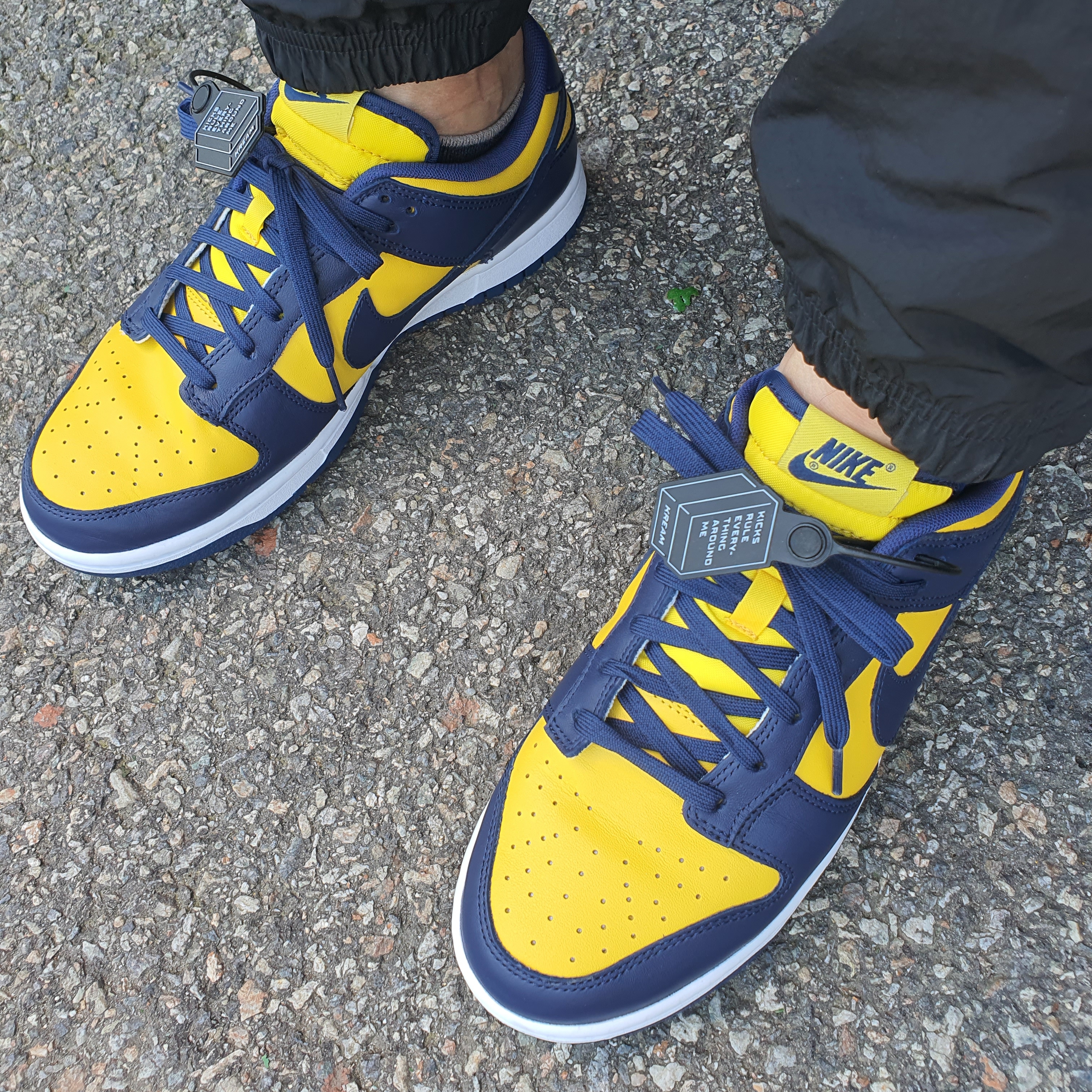 Nike Dunk Low Retro Varsity Maize, Nike M NRG Solo Swoosh Track Pants Black - Asia 착용 스타일 - 1