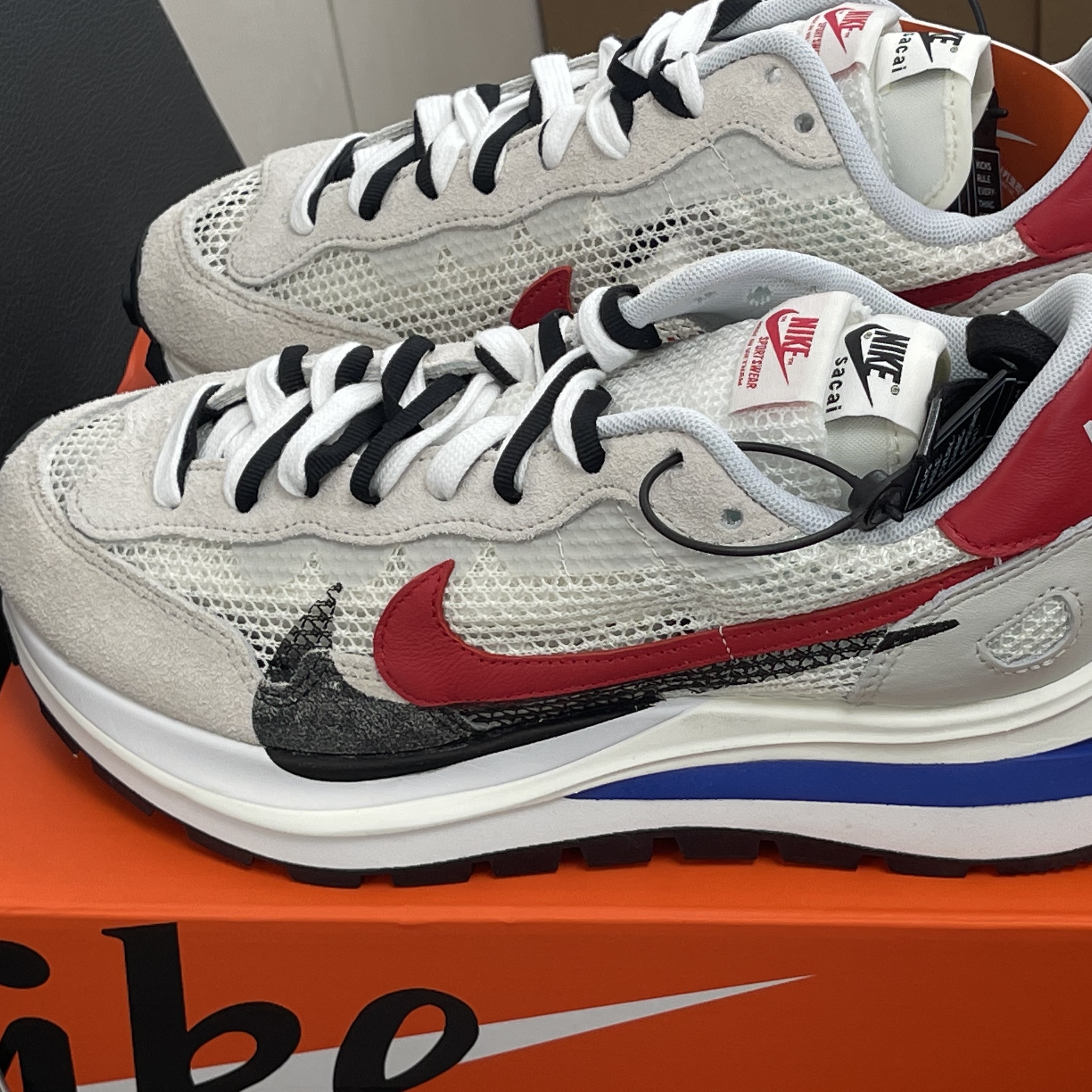 Nike x Sacai VaporWaffle Royal Fuchsia 착용 스타일