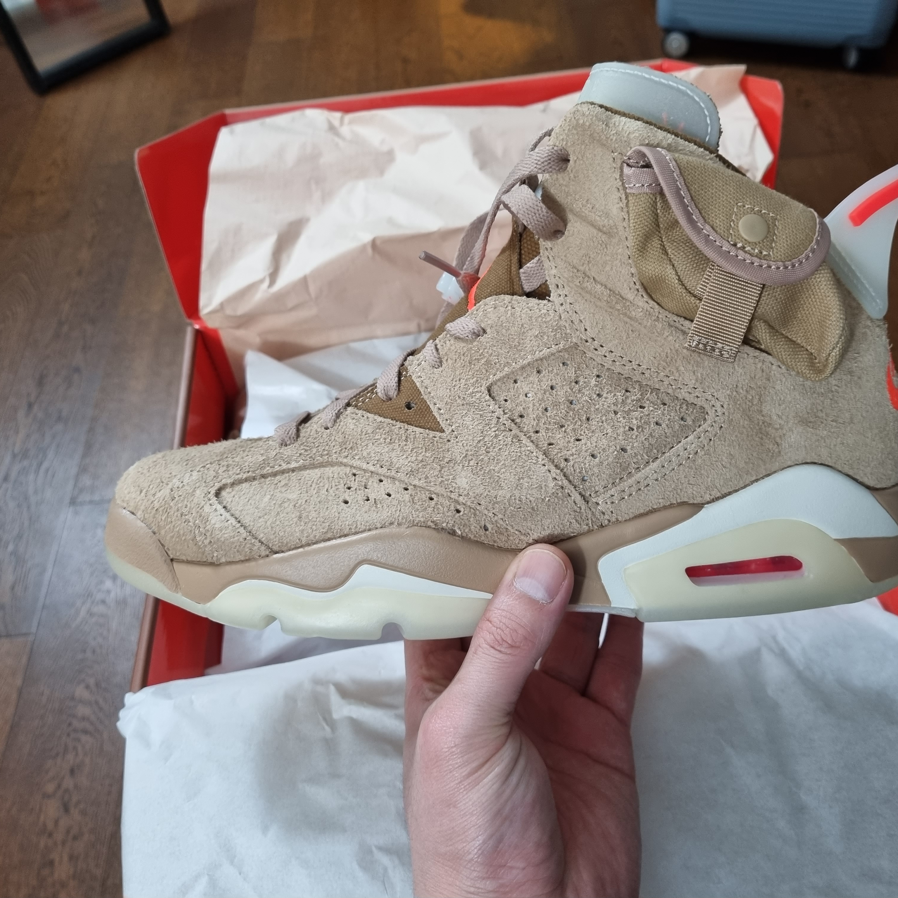 Jordan 6 x Travis Scott Retro SP British Khaki 착용 스타일 - 1