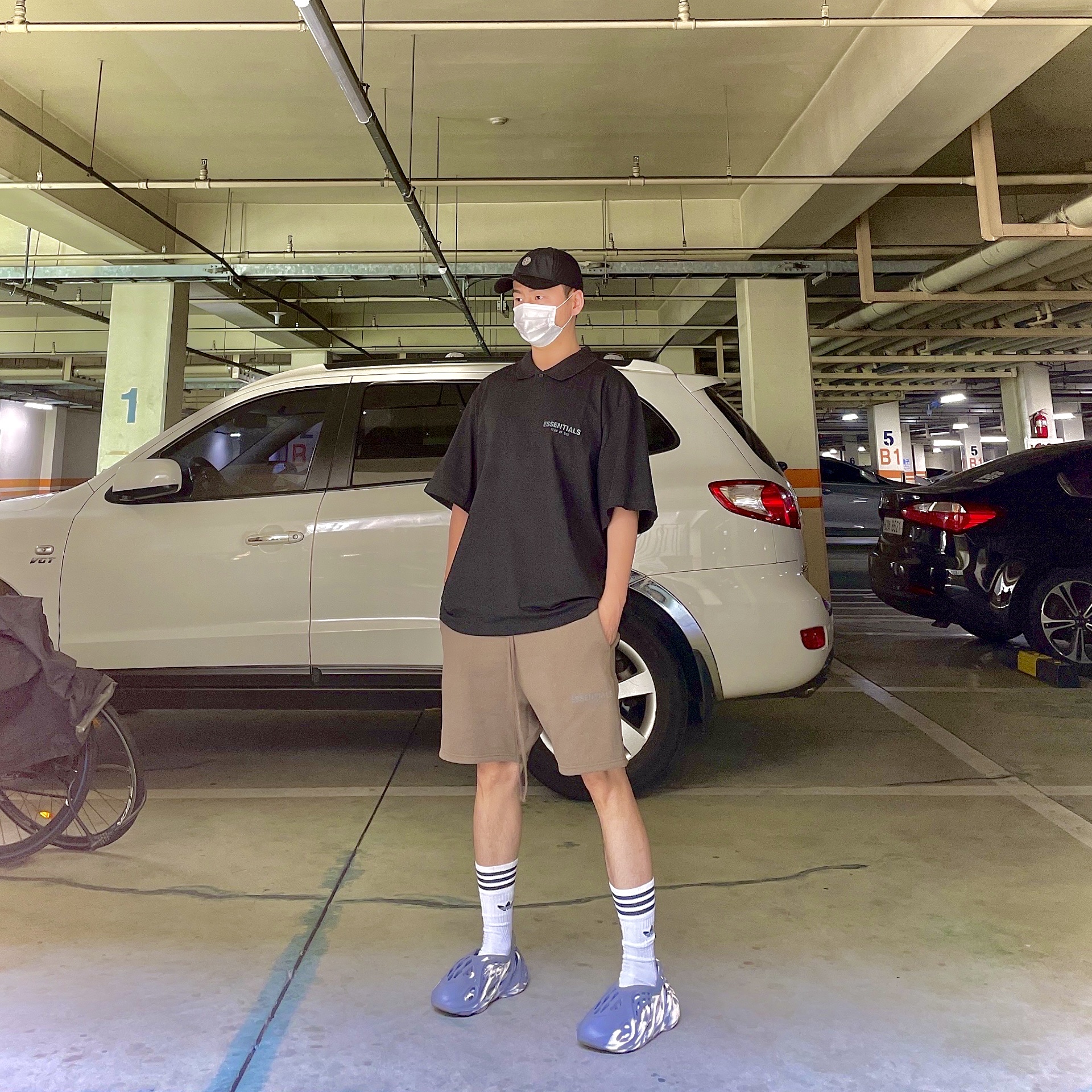 Supreme x Stone Island Painted Camo Nylon 6-Panel Black - 20FW, Essentials Short Sleeve Boxy Polo Dark Slate/Stretch Limo/Black - 20SS 착용 스타일