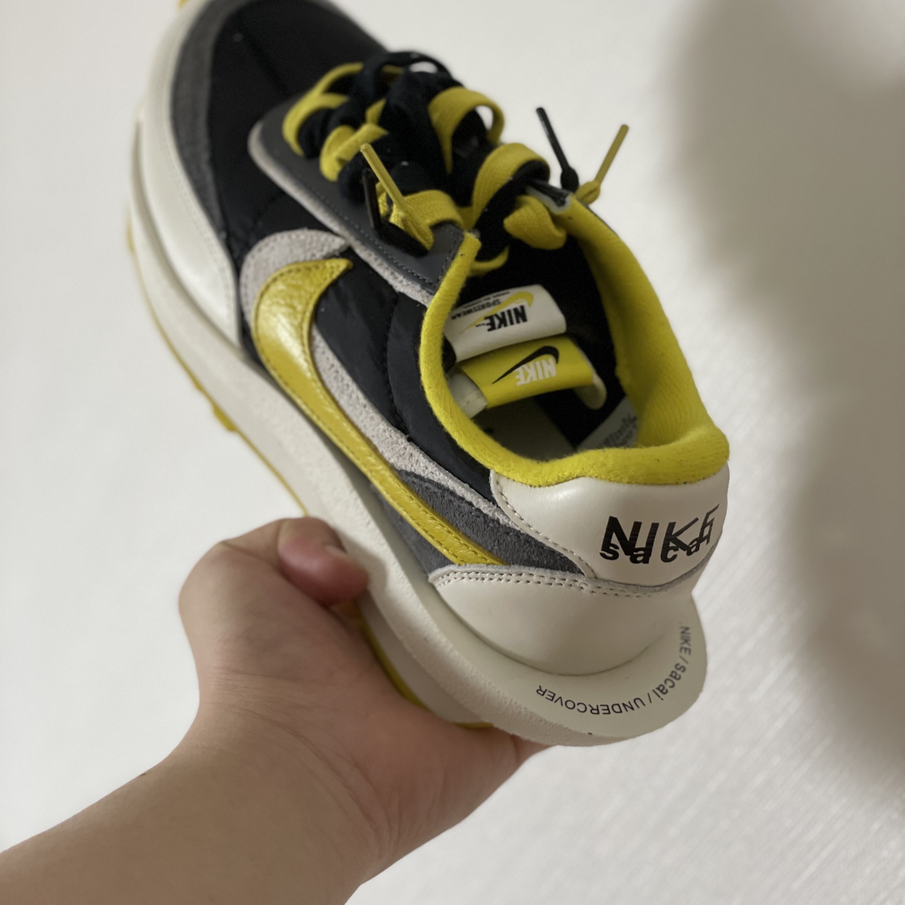 Nike x Sacai LDWaffle Summit White, Nike x Sacai VaporWaffle Black White 착용 스타일 - 2