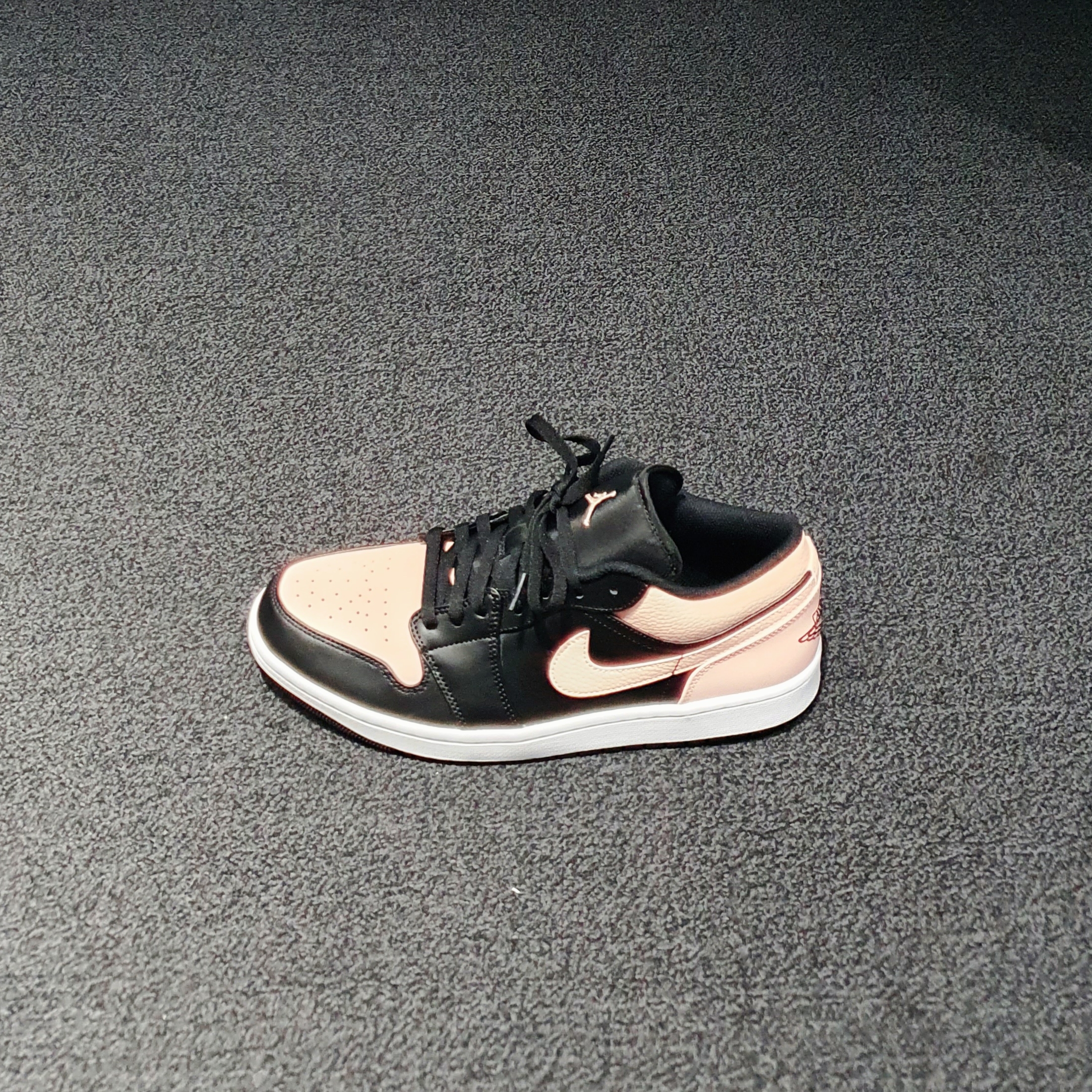 Jordan 1 Low Crimson Tint 착용 스타일