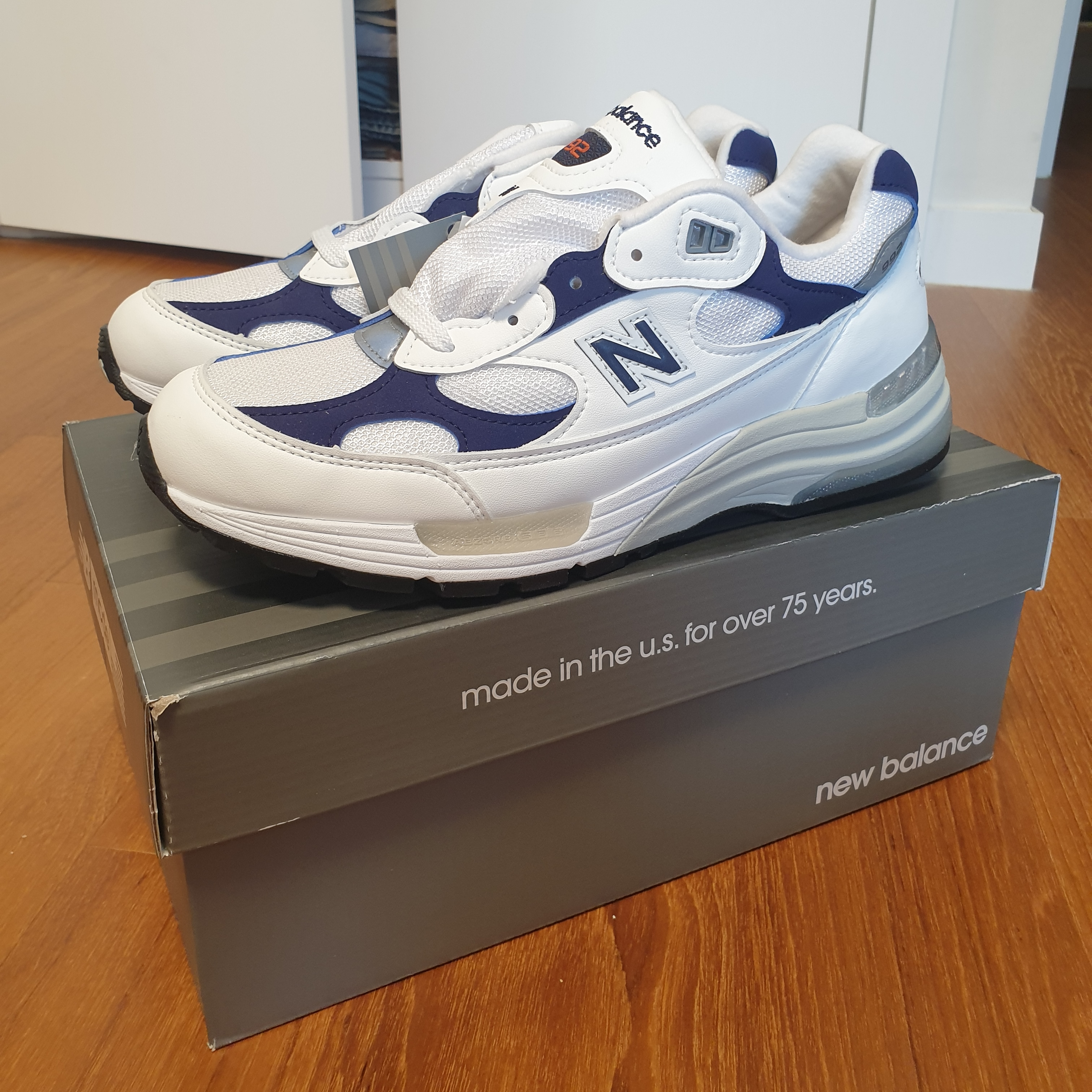 New Balance 992 Made in USA White Navy 착용 스타일 - 3