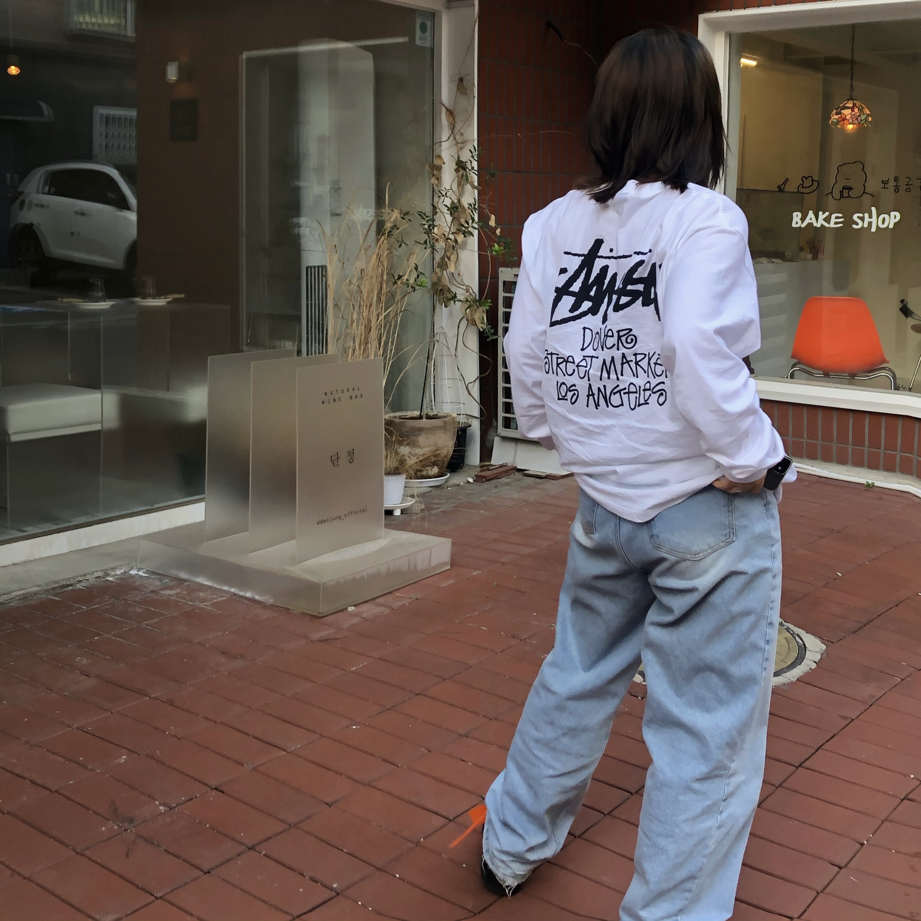 Nike x Off-White Air Rubber Dunk University Gold, Stussy Stock DSM Los Angeles LS T-Shirt White 2021 착용 스타일 - 2