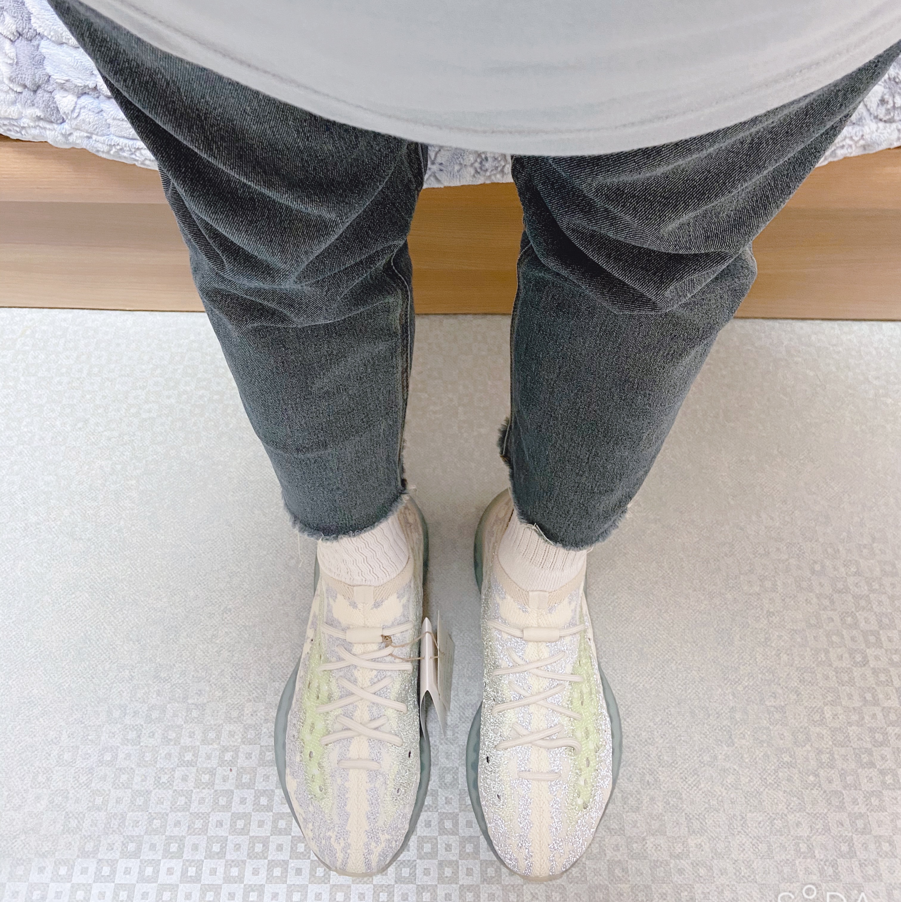 Adidas Yeezy Boost 380 Alien Blue - Reflective 착용 스타일