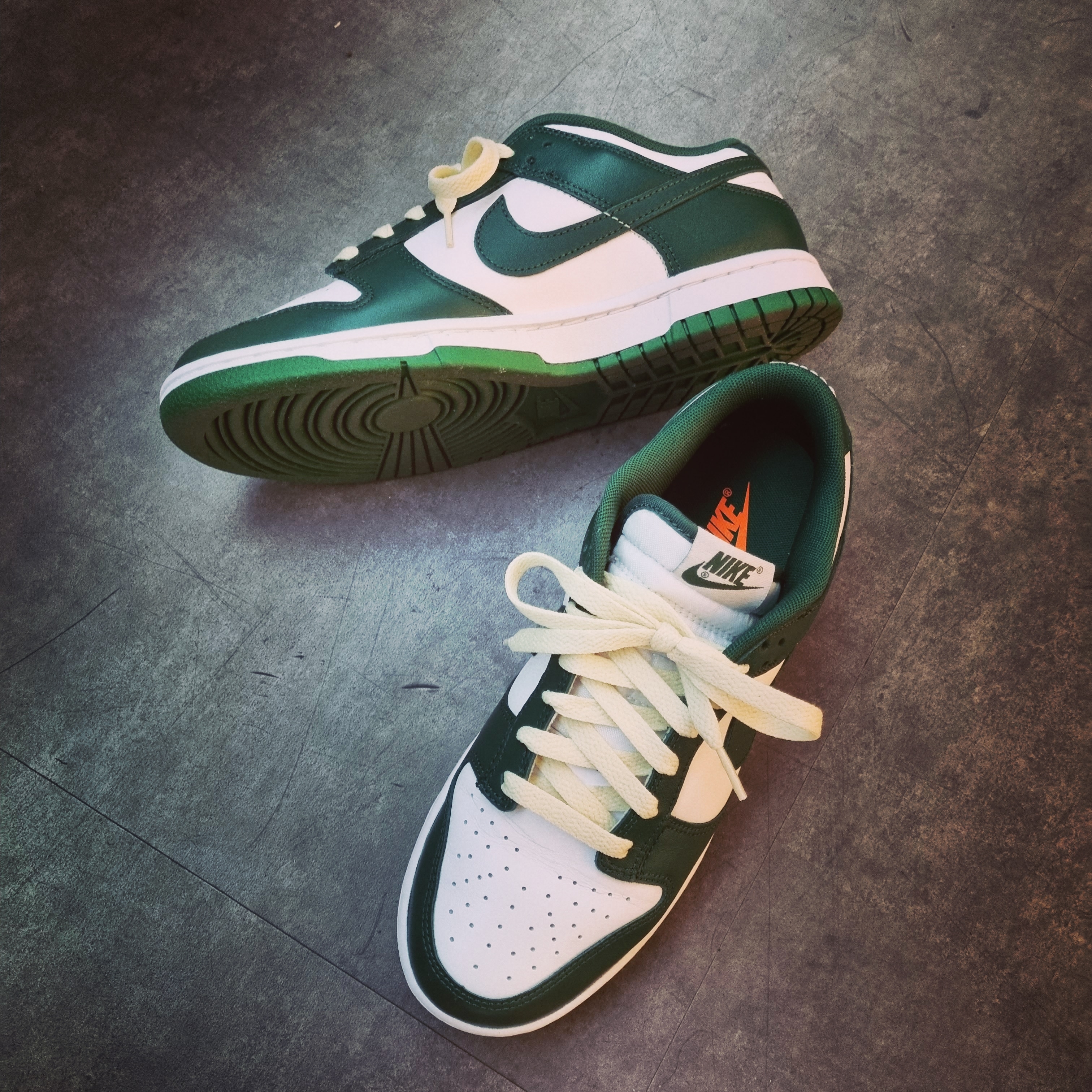 Nike Dunk Low Retro Varsity Green 착용 스타일