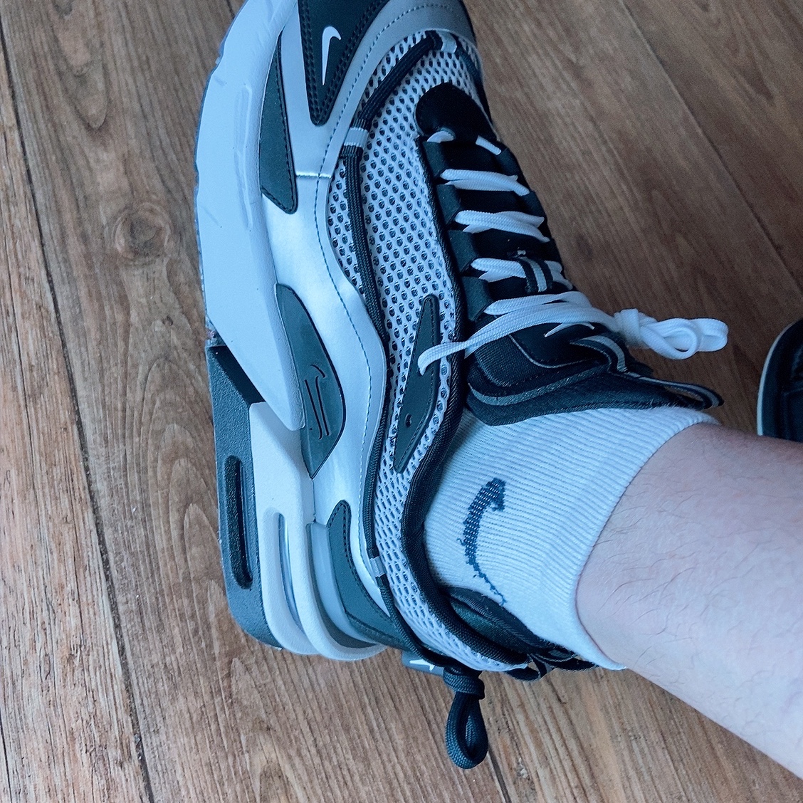 (W) Nike Air Max Furyosa Silver and Black 착용 스타일 - 2