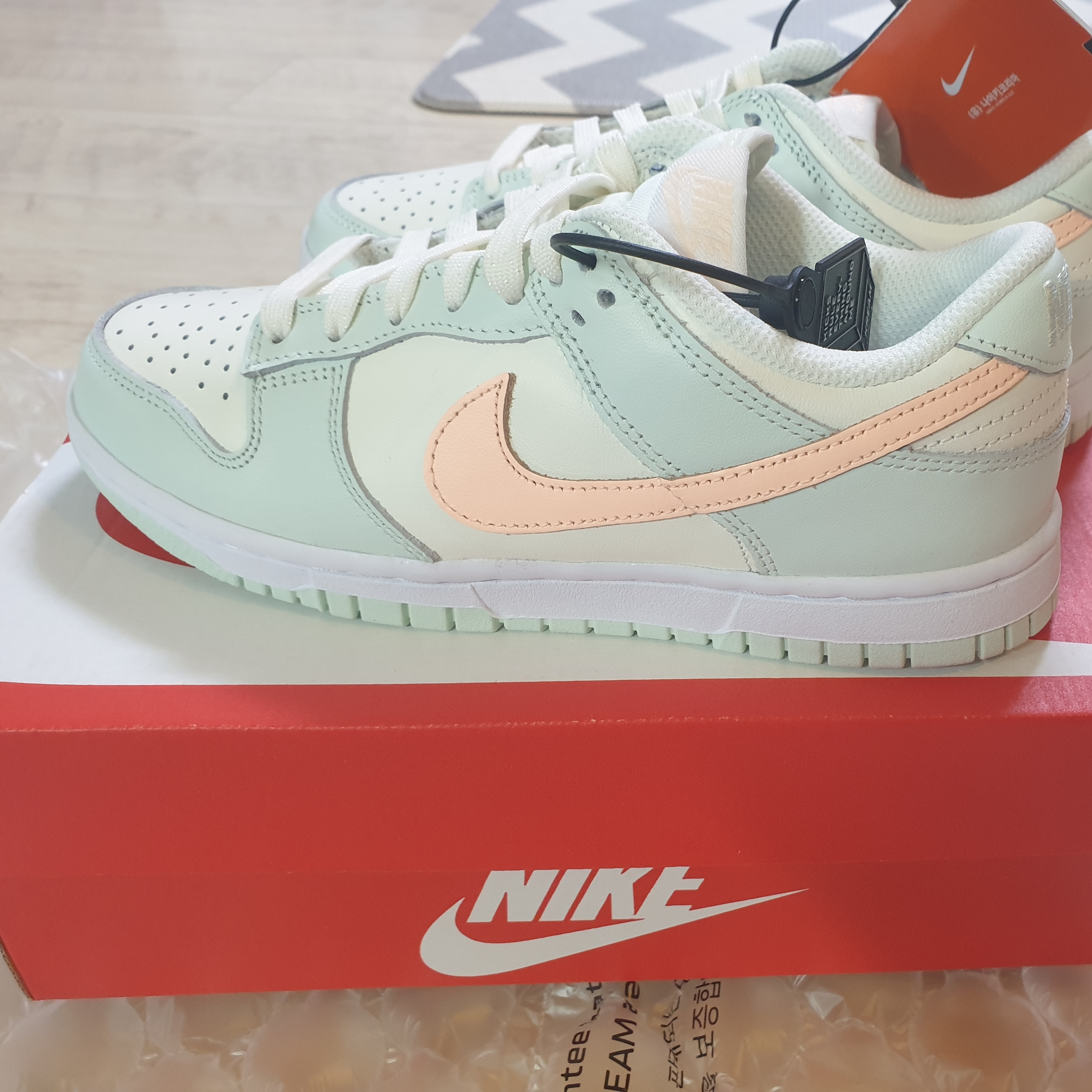 (W) Nike Dunk Low Barely Green 착용 스타일