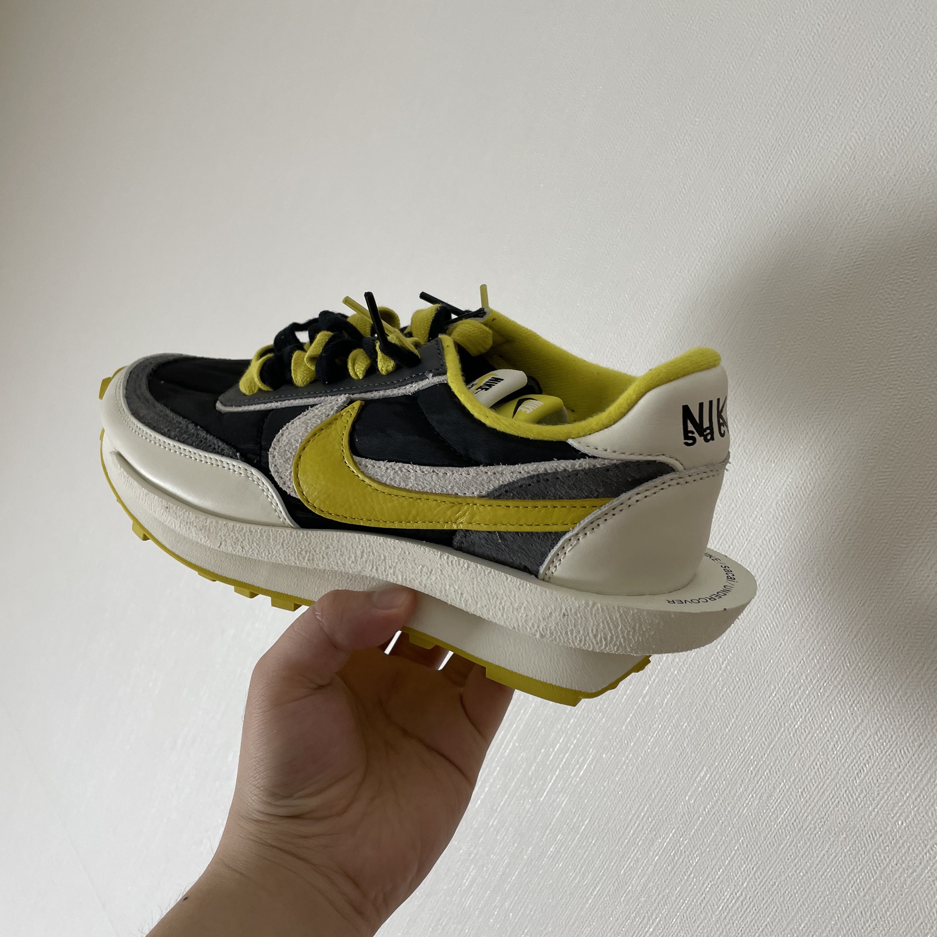 Nike x Sacai LDWaffle Summit White, Nike x Sacai VaporWaffle Black White 착용 스타일 - 1