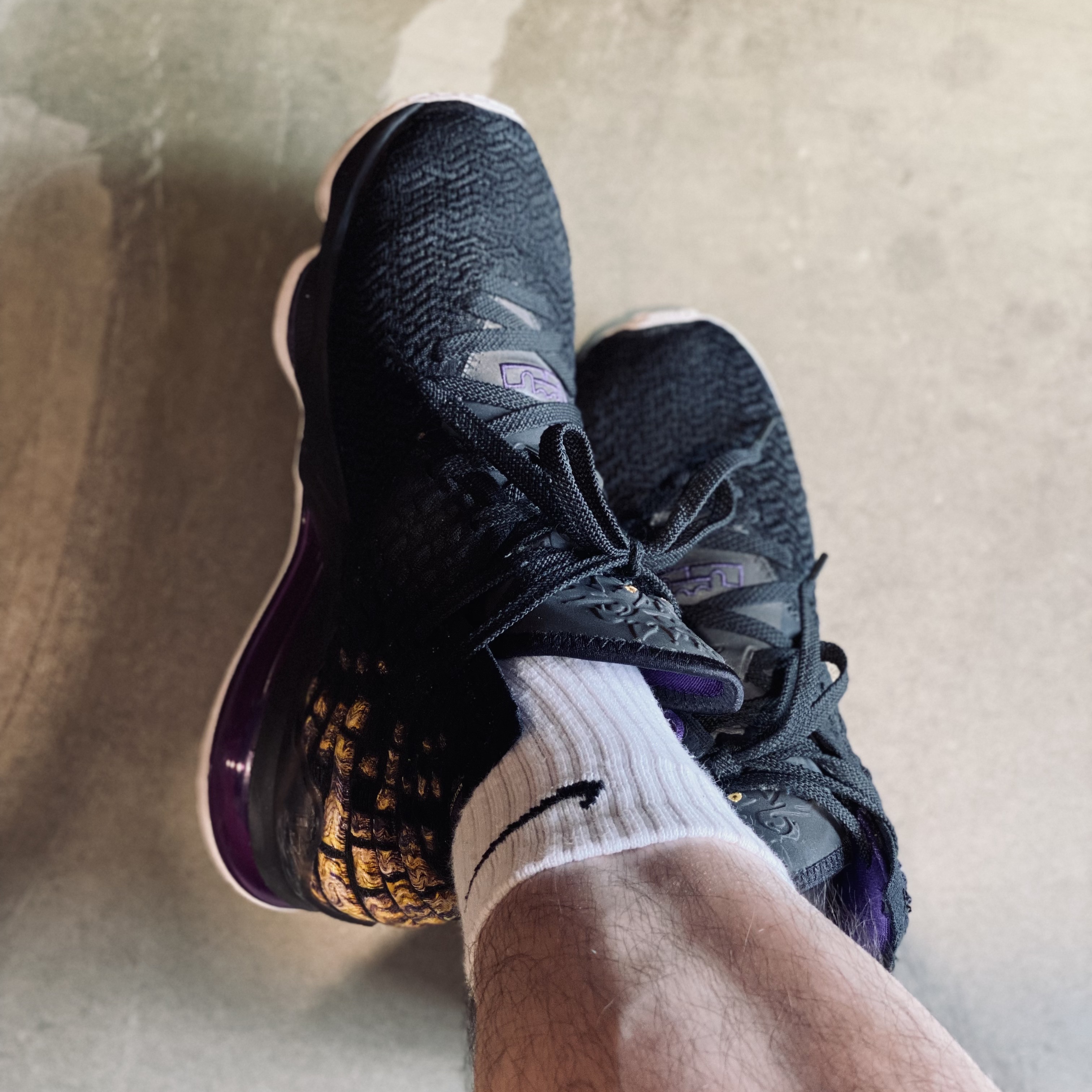 Nike LeBron 17 Lakers 착용 스타일 - 1
