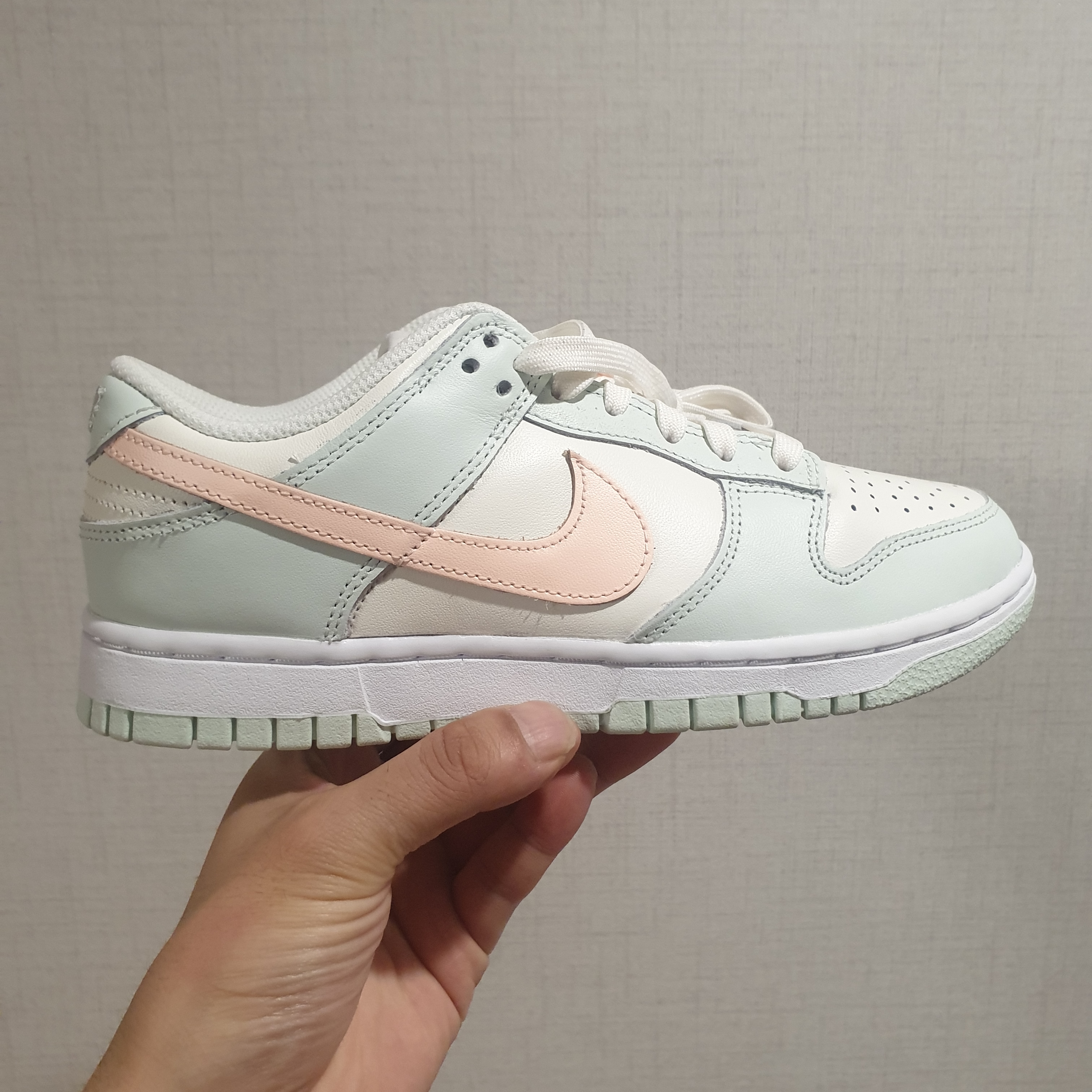 (W) Nike Dunk Low Barely Green 착용 스타일