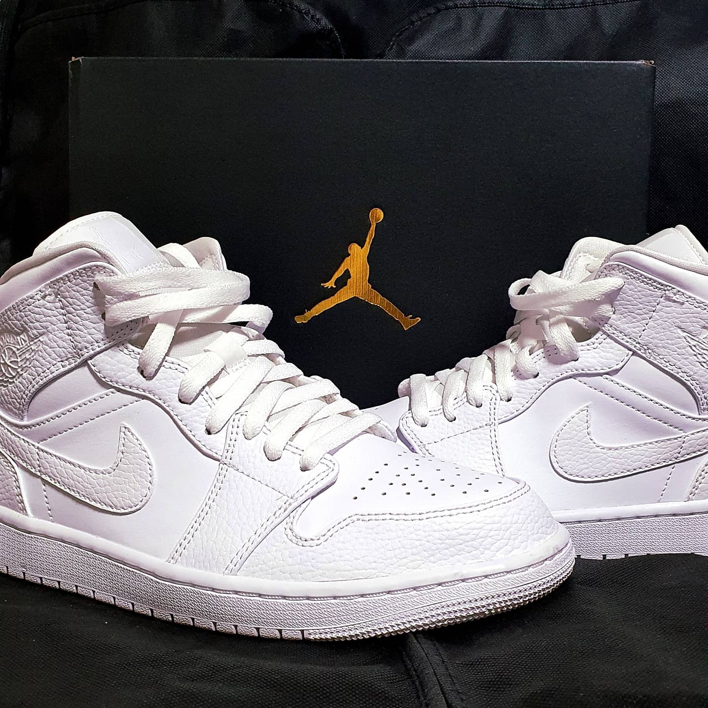 Jordan 1 Mid Triple White 착용 스타일 - 4