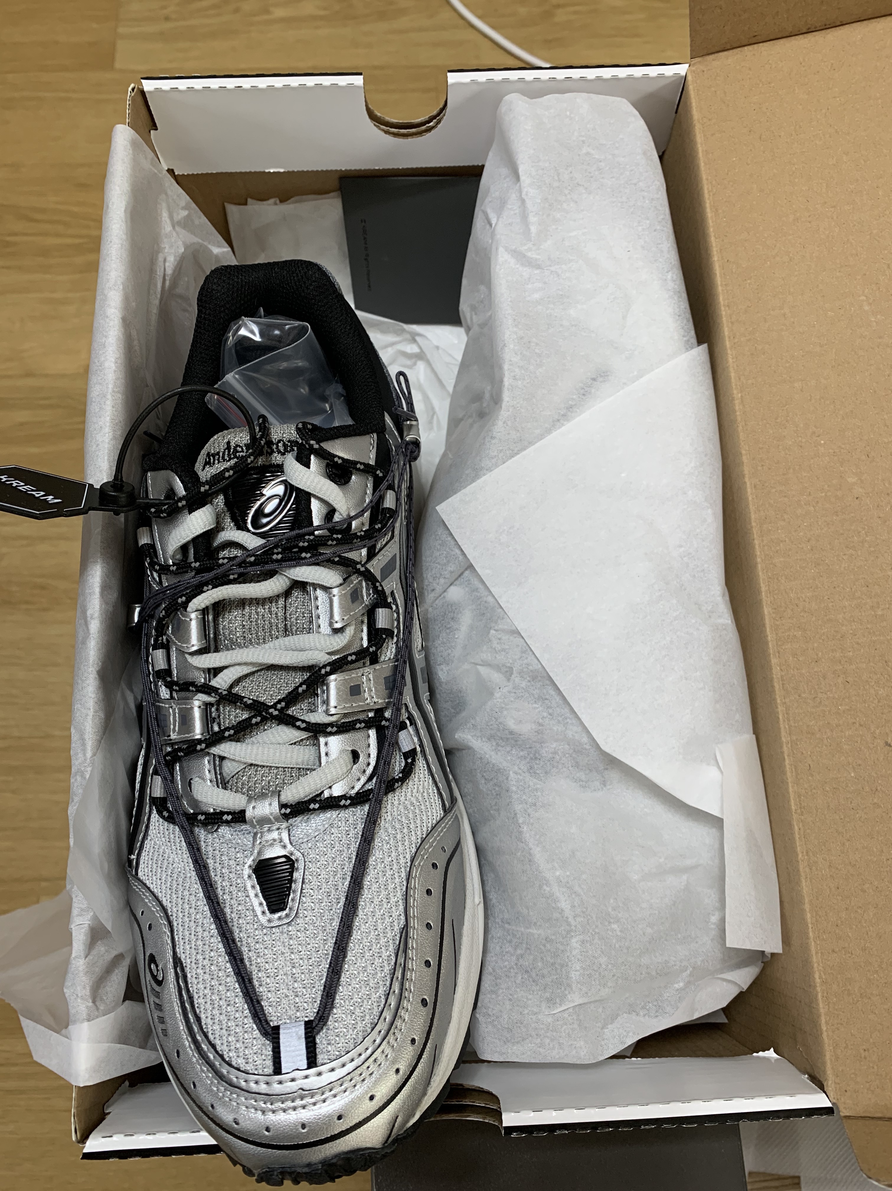 Asics x Andersson Bell Gel-1090 Glacier Grey Silver 착용 스타일