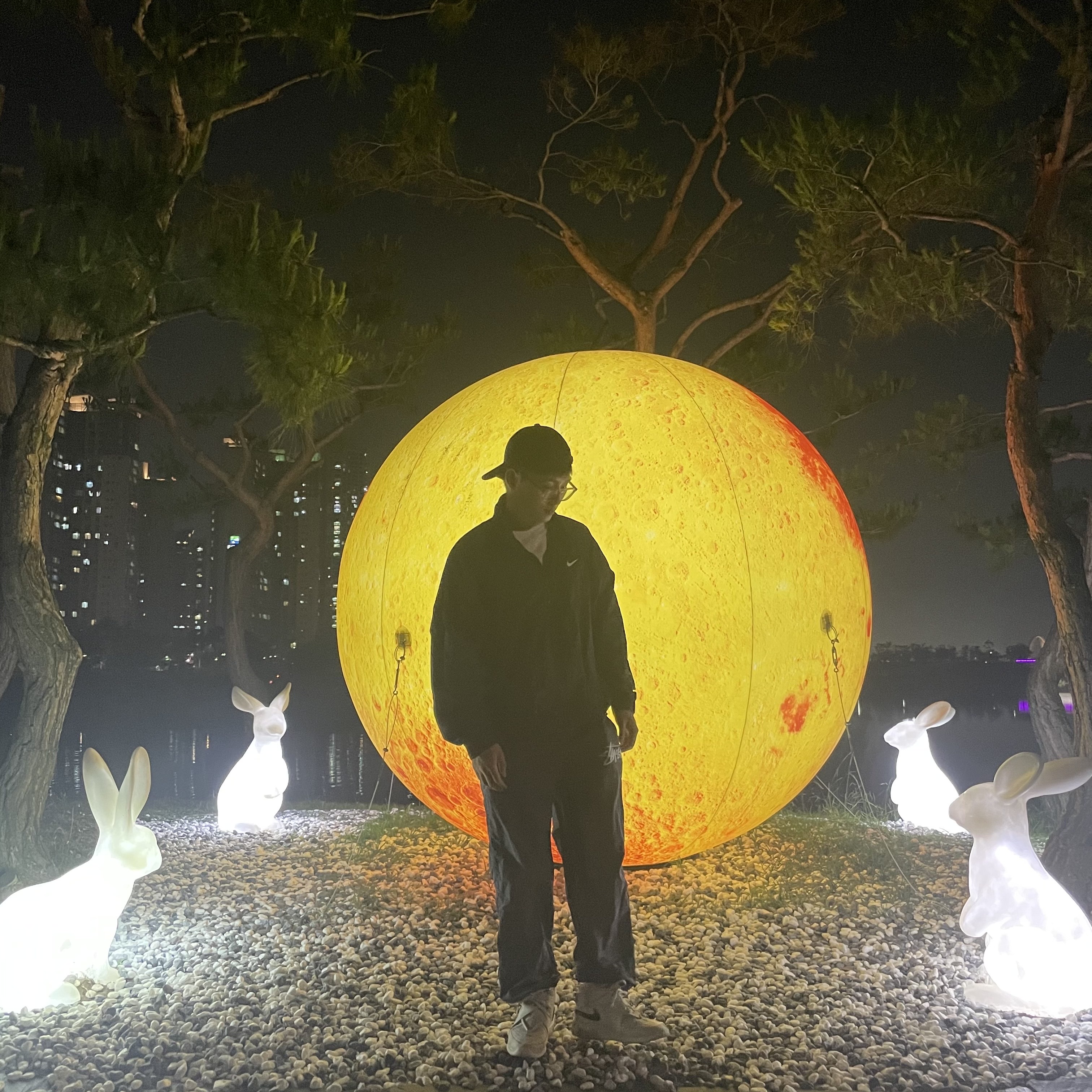 Nike x Stussy Beach Pants Off Noir, Nike x Stussy Windrunner Jacket Off Noir 착용 스타일