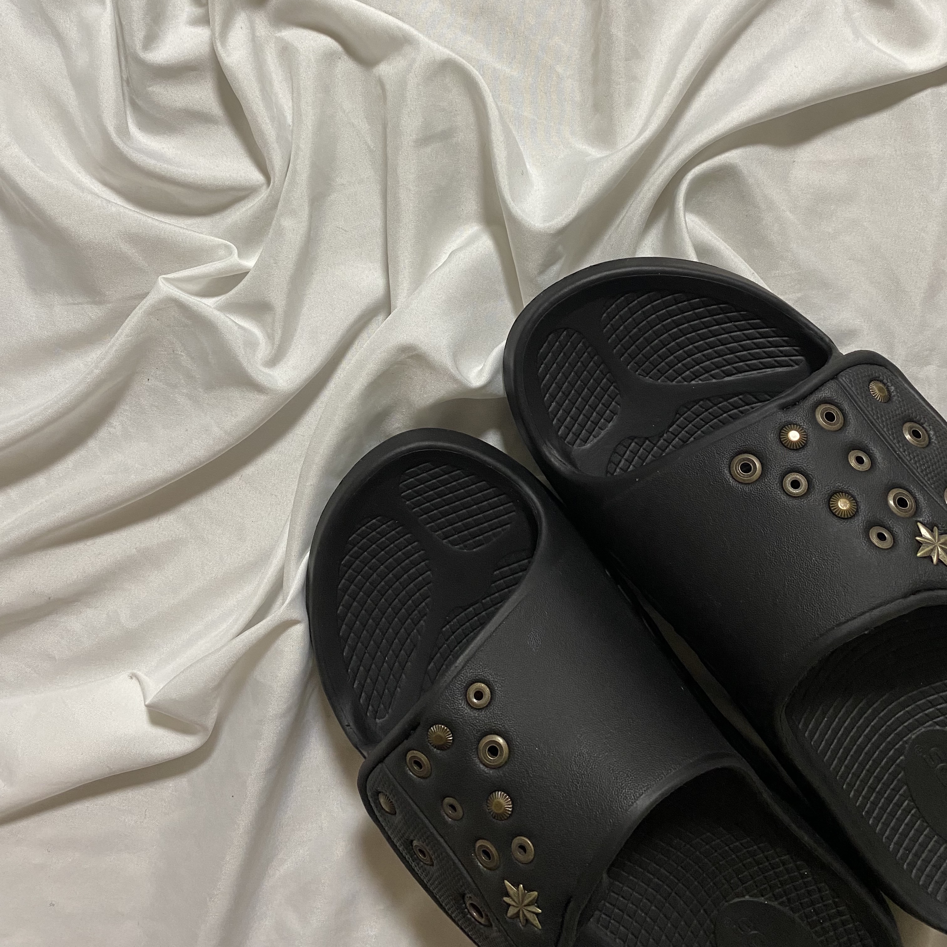 Oofos x Andersson Bell Ooahh Sport Flex Black 착용 스타일 - 1
