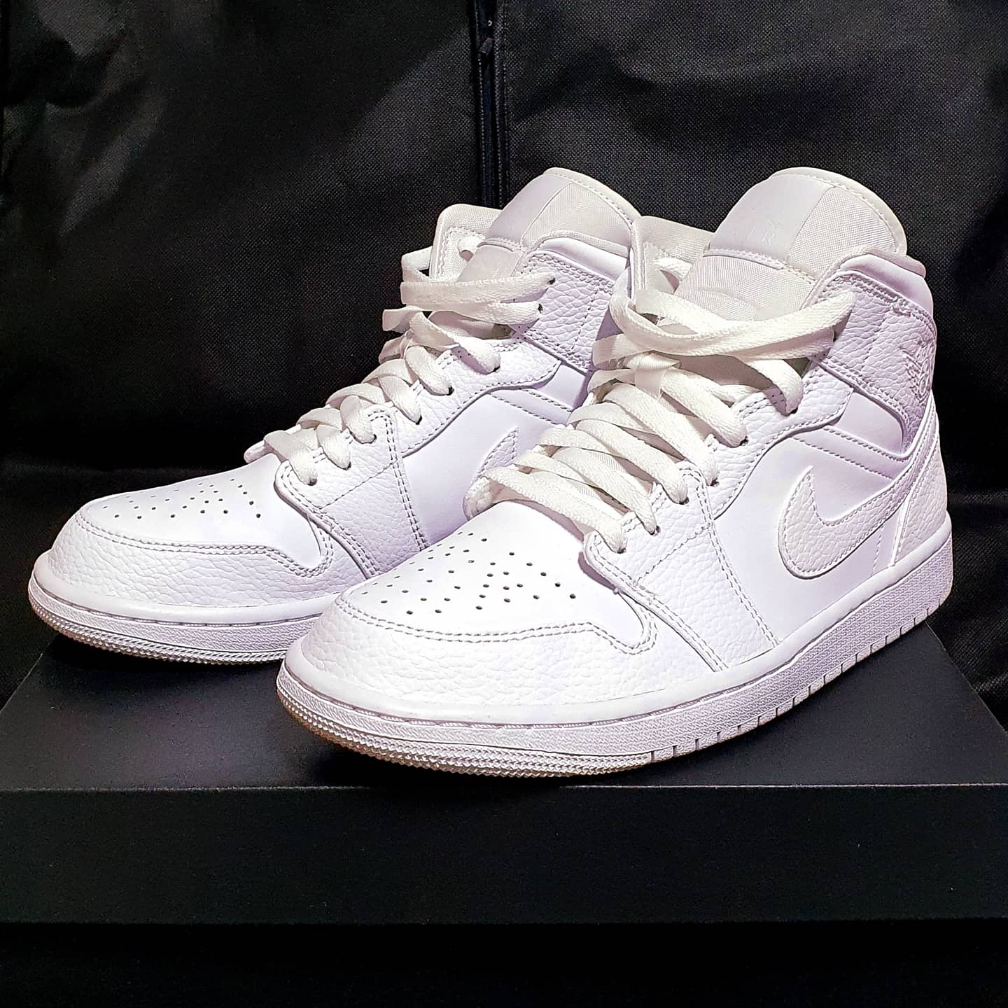 Jordan 1 Mid Triple White 착용 스타일 - 1